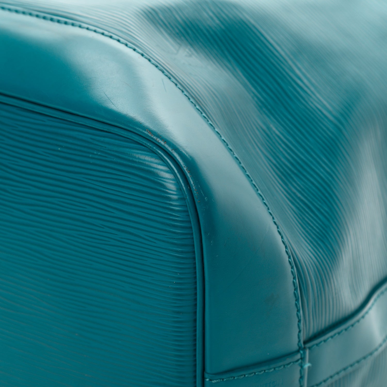 Louis Vuitton Epi Noe Cyan 12 of 20