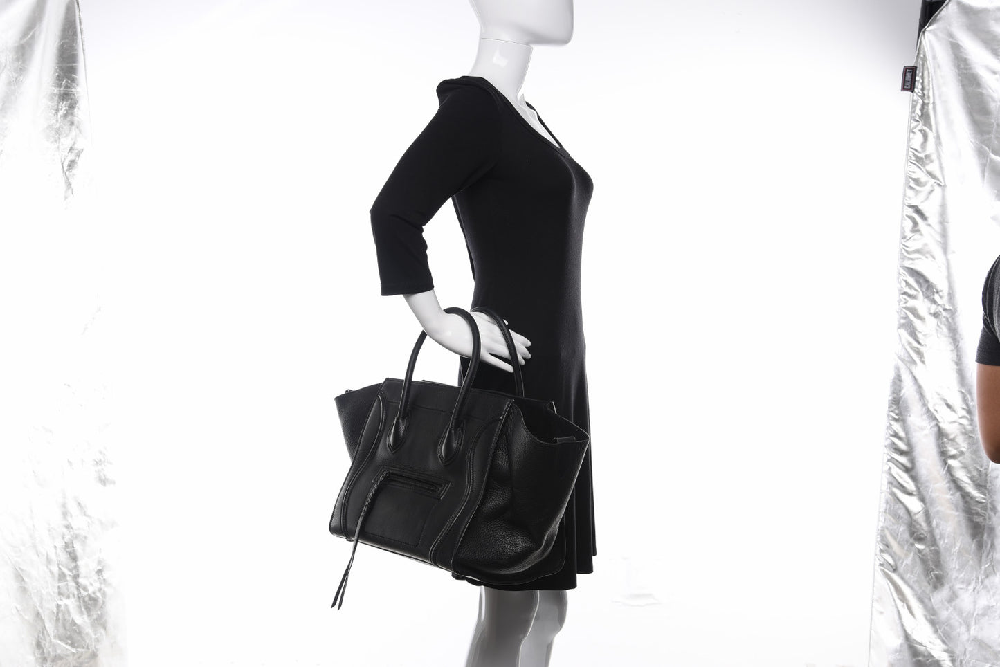 Supple Calfskin Medium Phantom Luggage Black