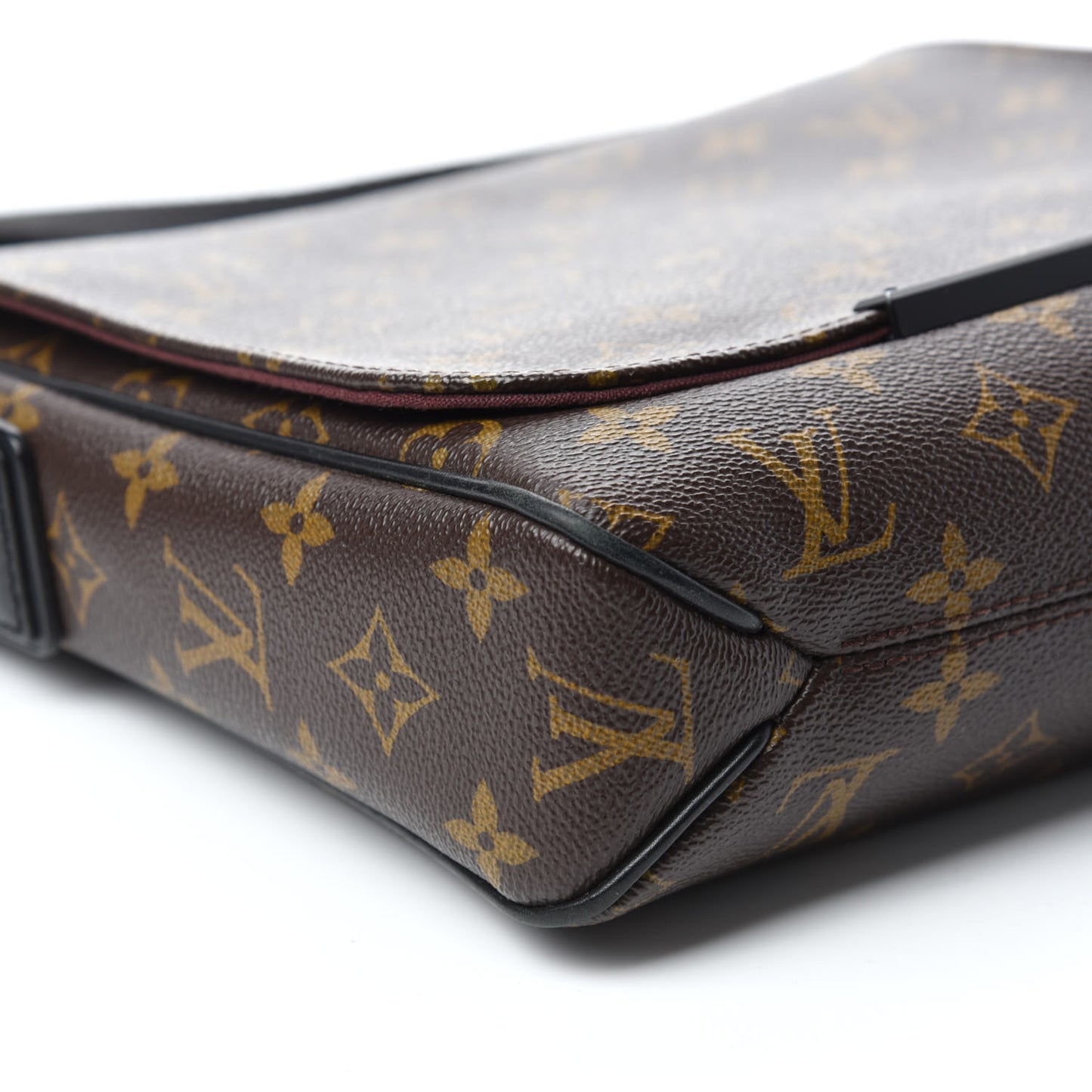 Monogram Macassar District PM