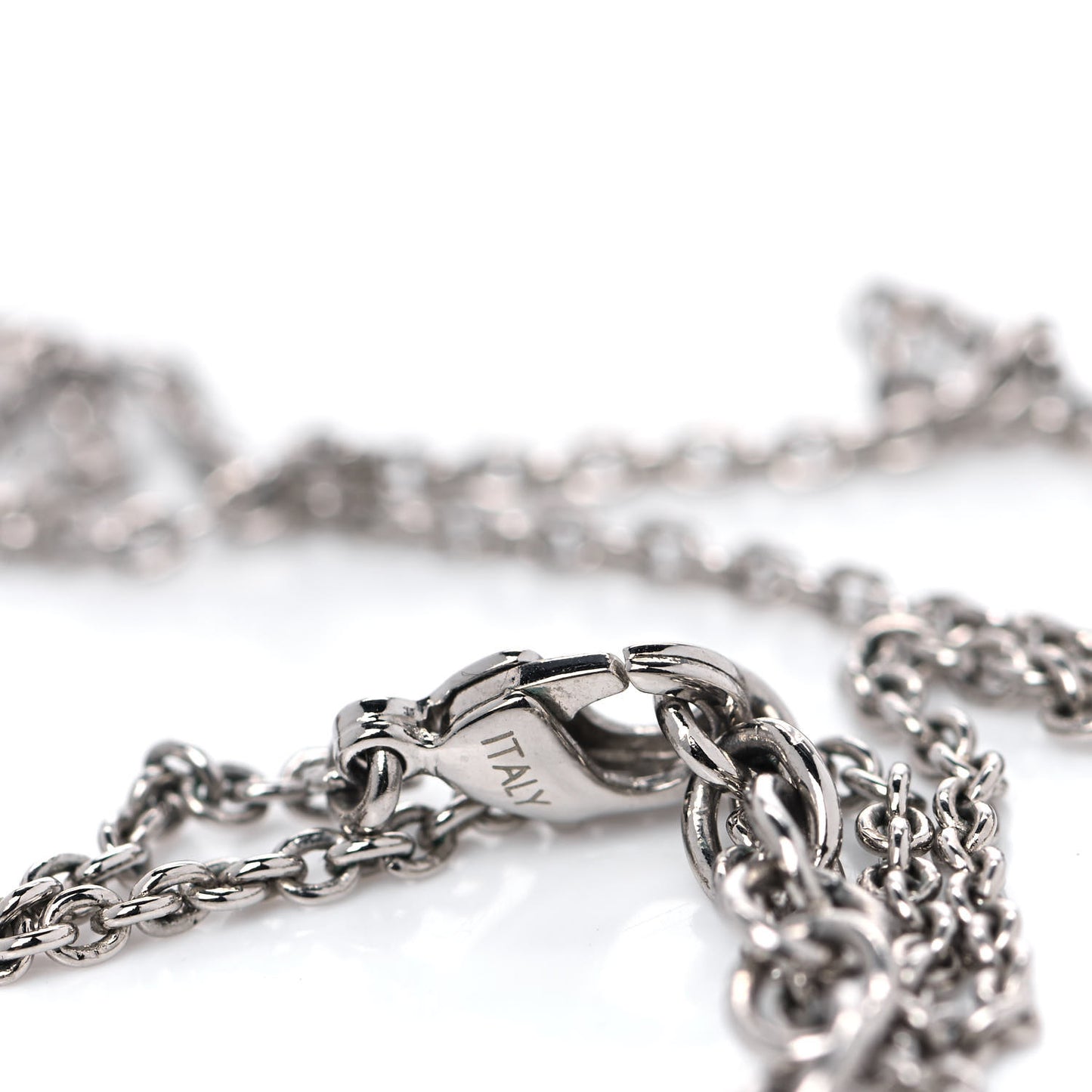 Essential V Necklace Silver