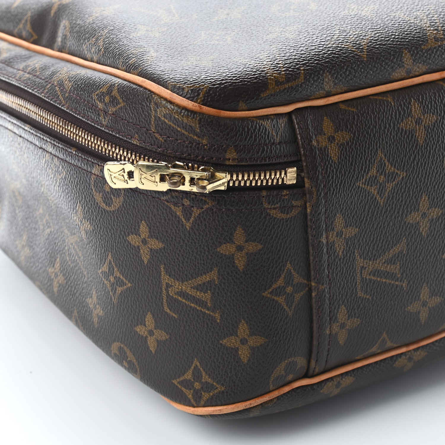 Louis Vuitton Monogram Excursion Shoe Bag 8 of 8
