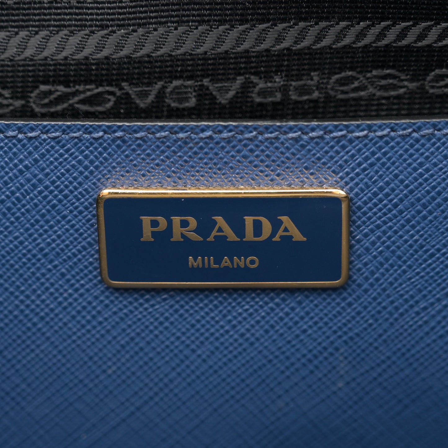 Saffiano Lux Bi-Color Medium Galleria Double Zip Tote Bluette Baltico