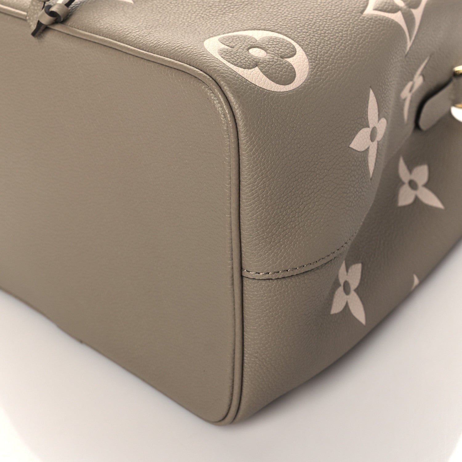 Louis Vuitton Empreinte Monogram Giant Neonoe MM Tourterelle Creme 9 of 9