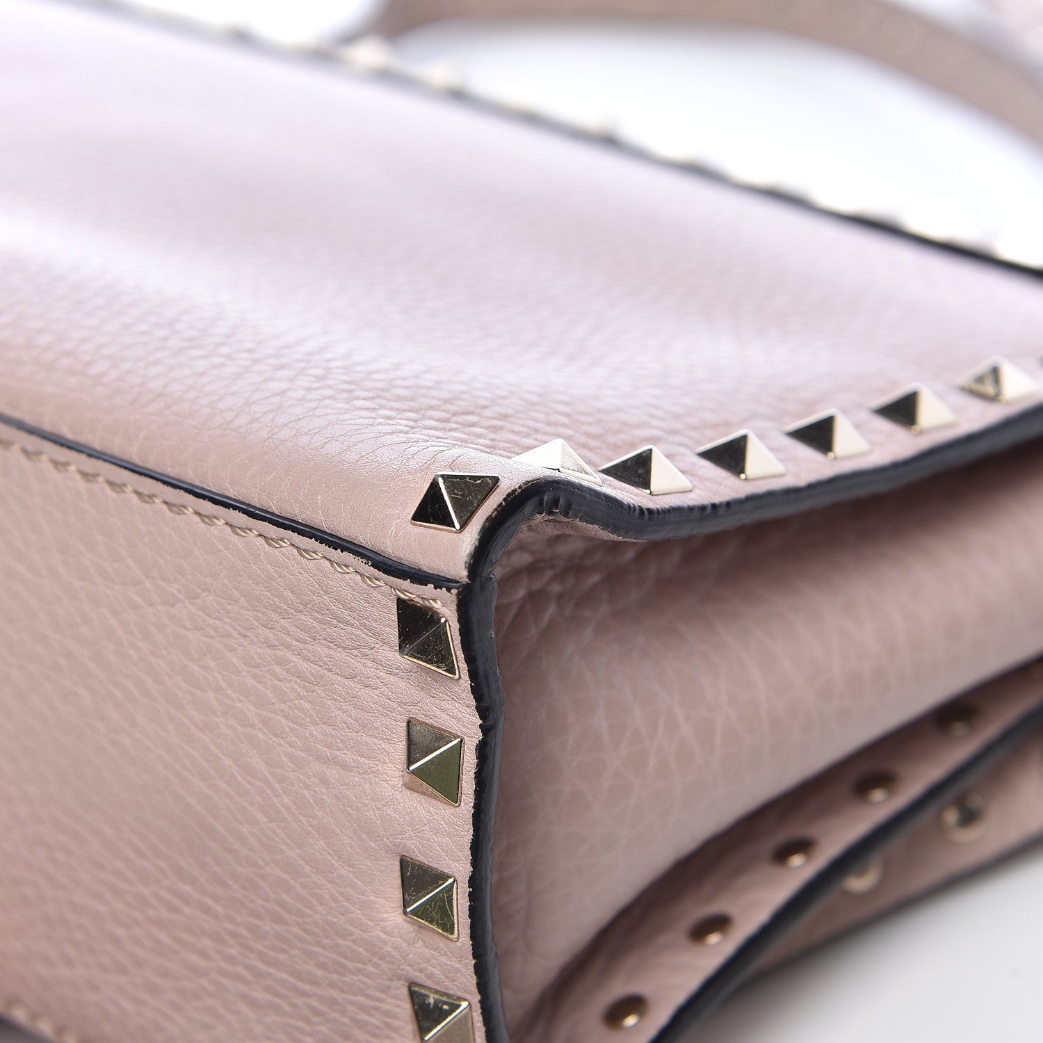 Valentino Garavani Pebbled Calfskin Small Rockstud Single Handle Flap Bag Poudre 13 of 21