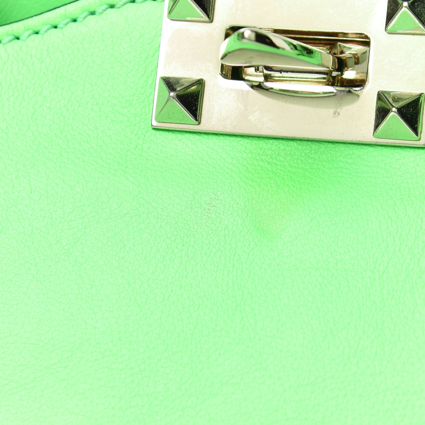 Vitello Small Rockstud Tote Green Fluo