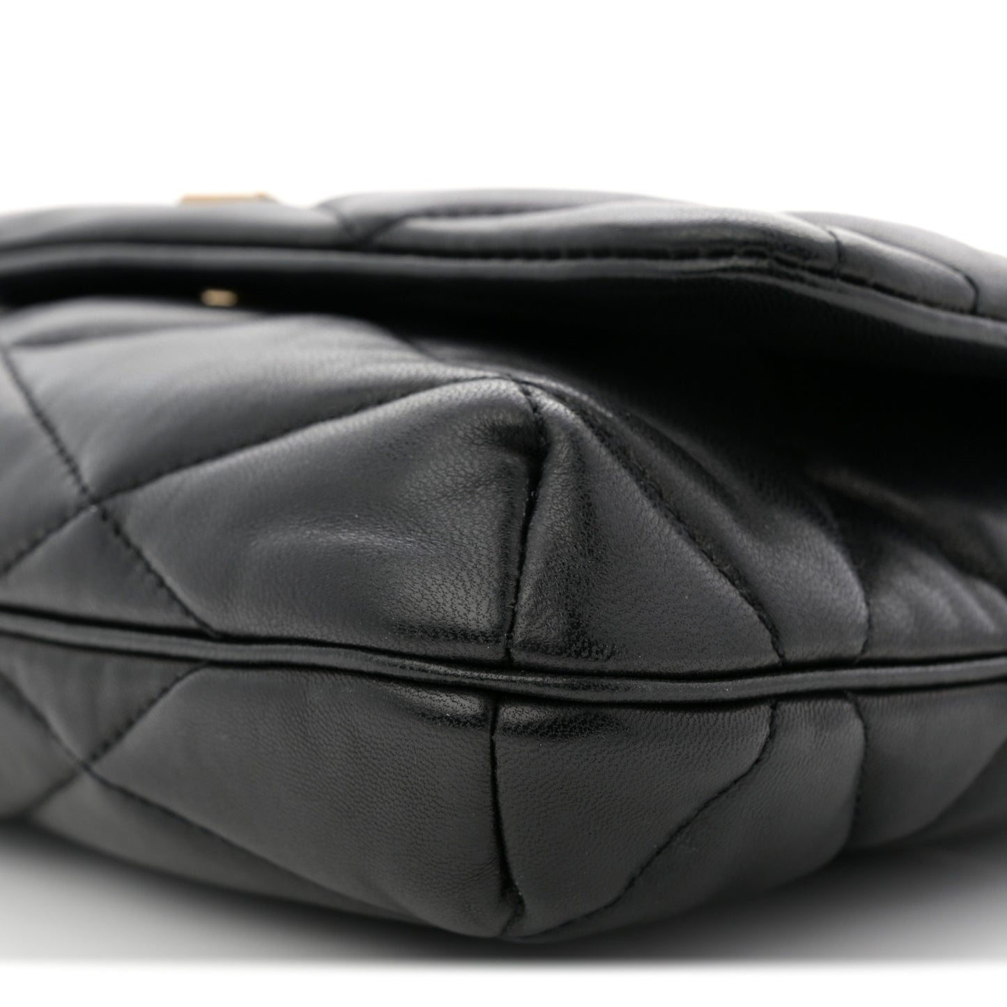 Lambskin Quilted Le 57 Diamond Shoulder Bag Black
