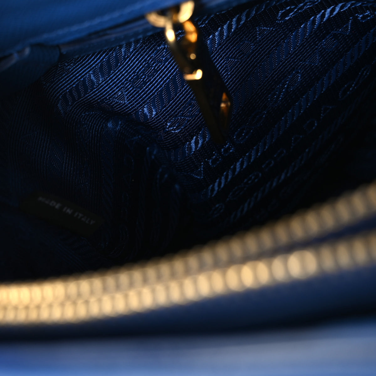 Saffiano Lux Medium Galleria Double Zip Tote Blue