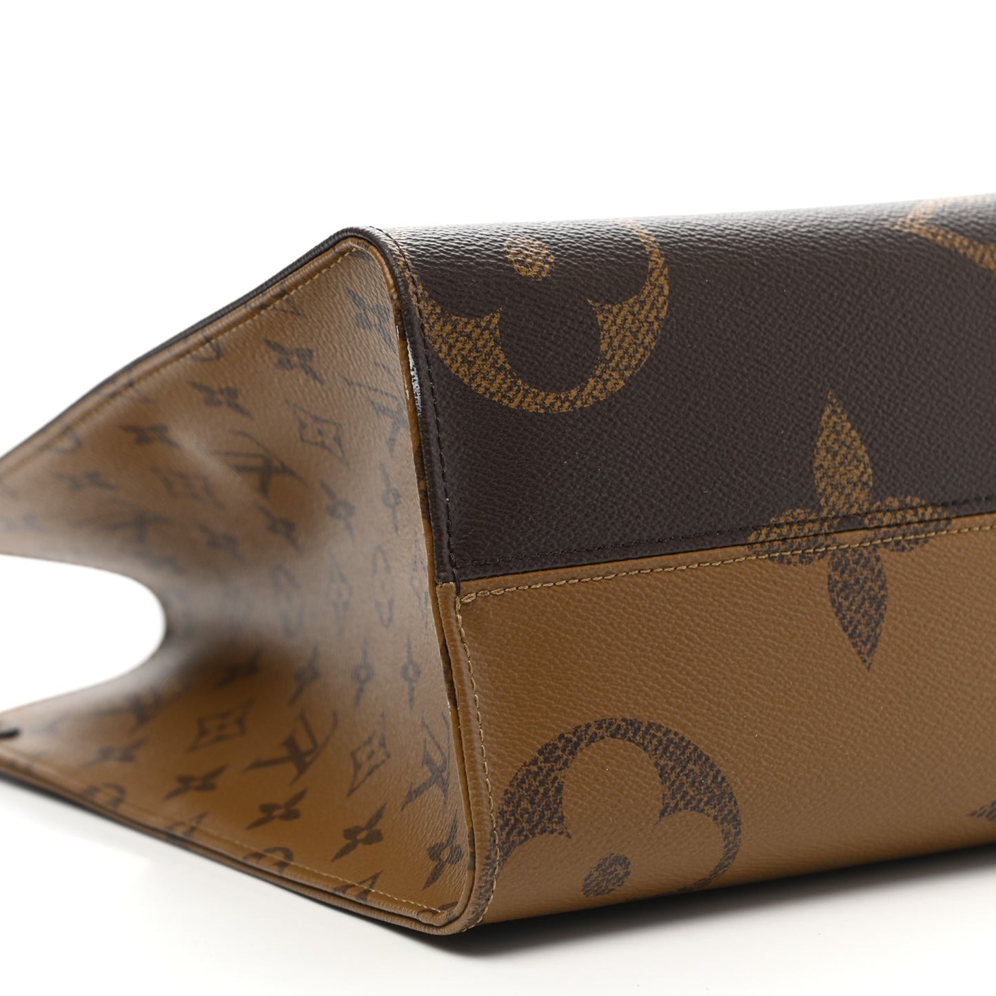Reverse Monogram Giant Onthego MM