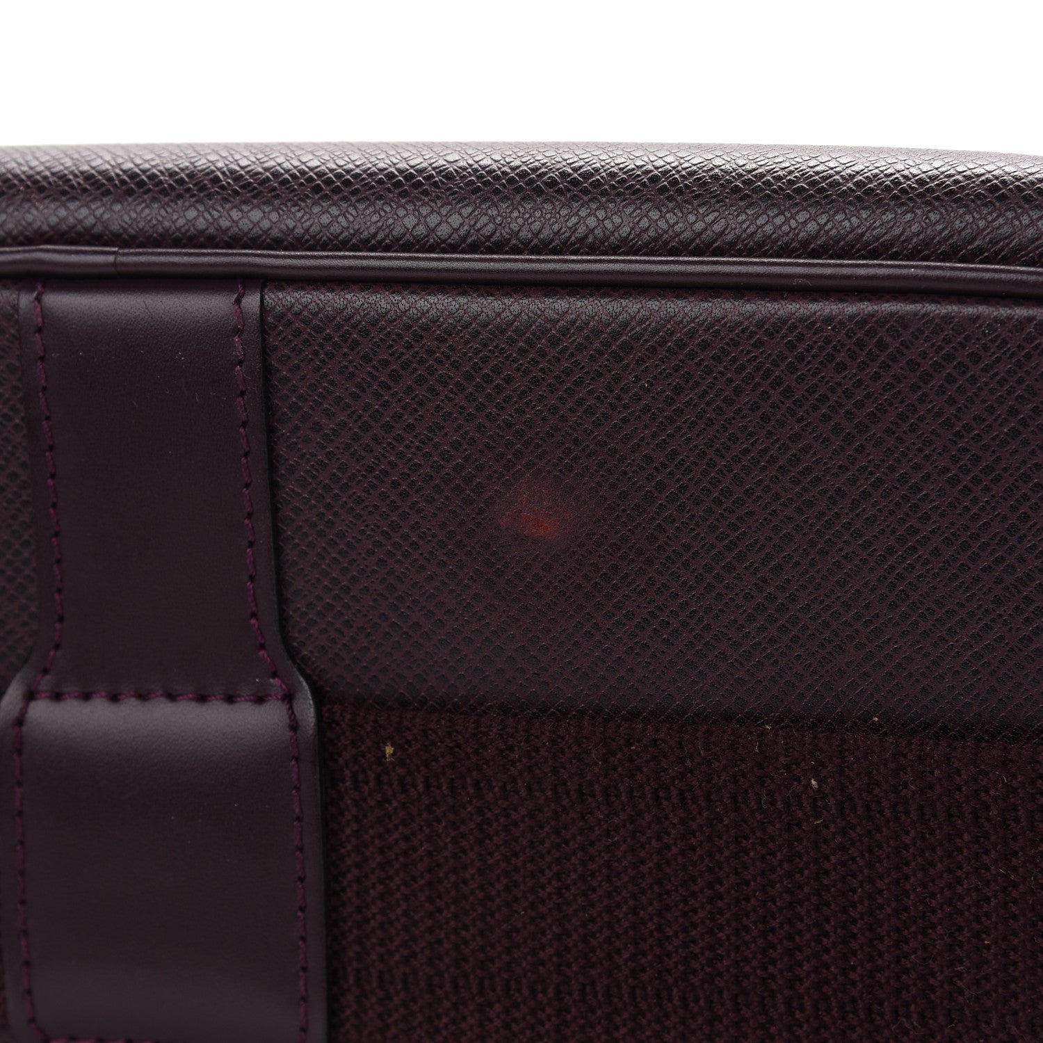 Louis Vuitton Taiga Reporter Messenger Acajou 12 of 12