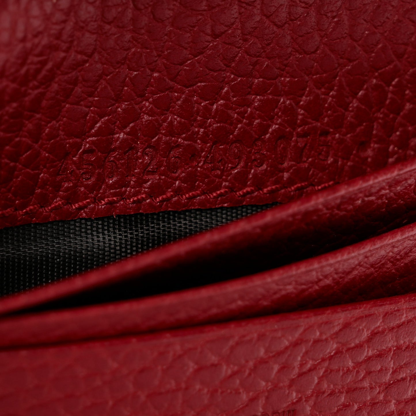 Pebbled Calfskin GG Marmont Card Case Hibiscus Red