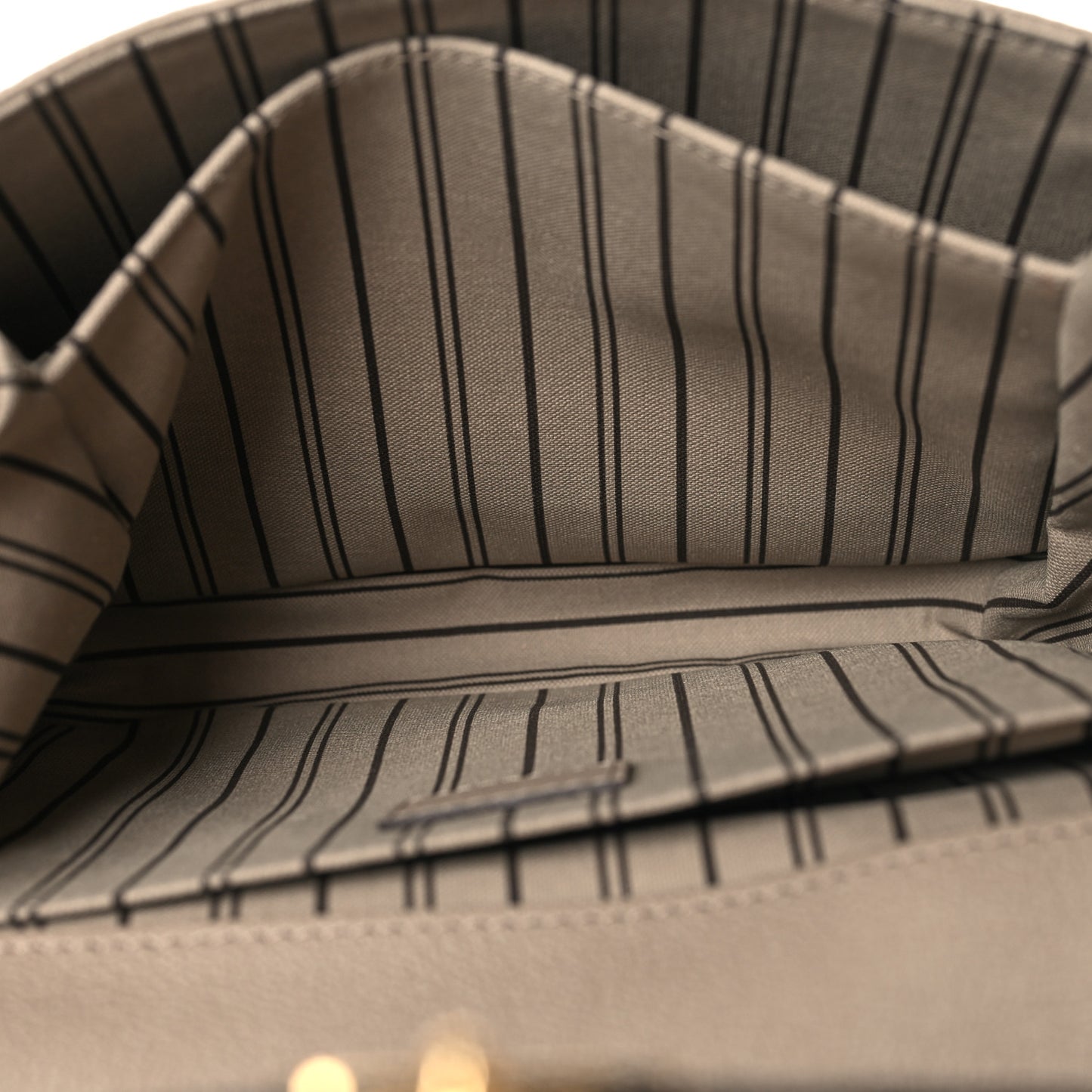 LOUIS VUITTON Empreinte Pochette Metis Tourterelle