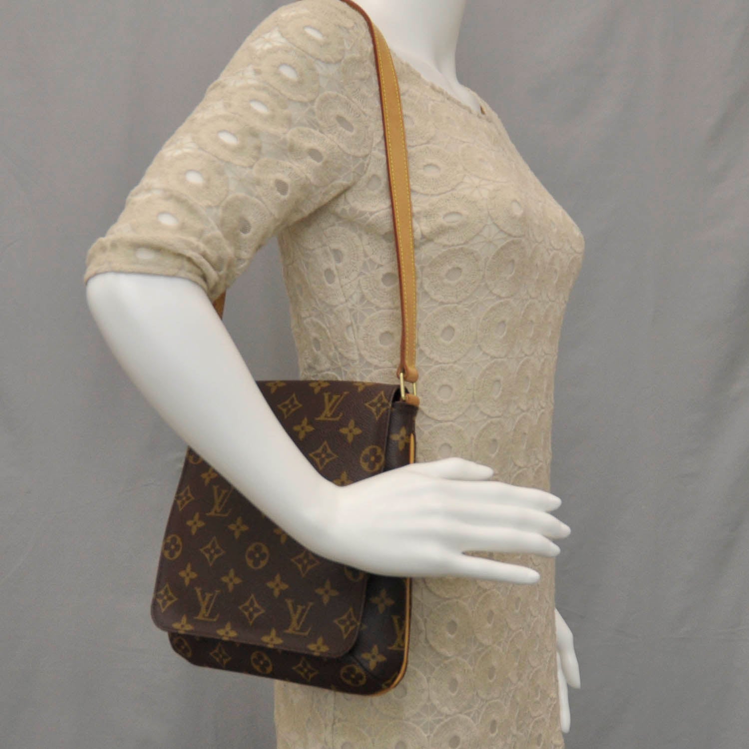 Louis Vuitton Monogram Musette Salsa 2 of 7