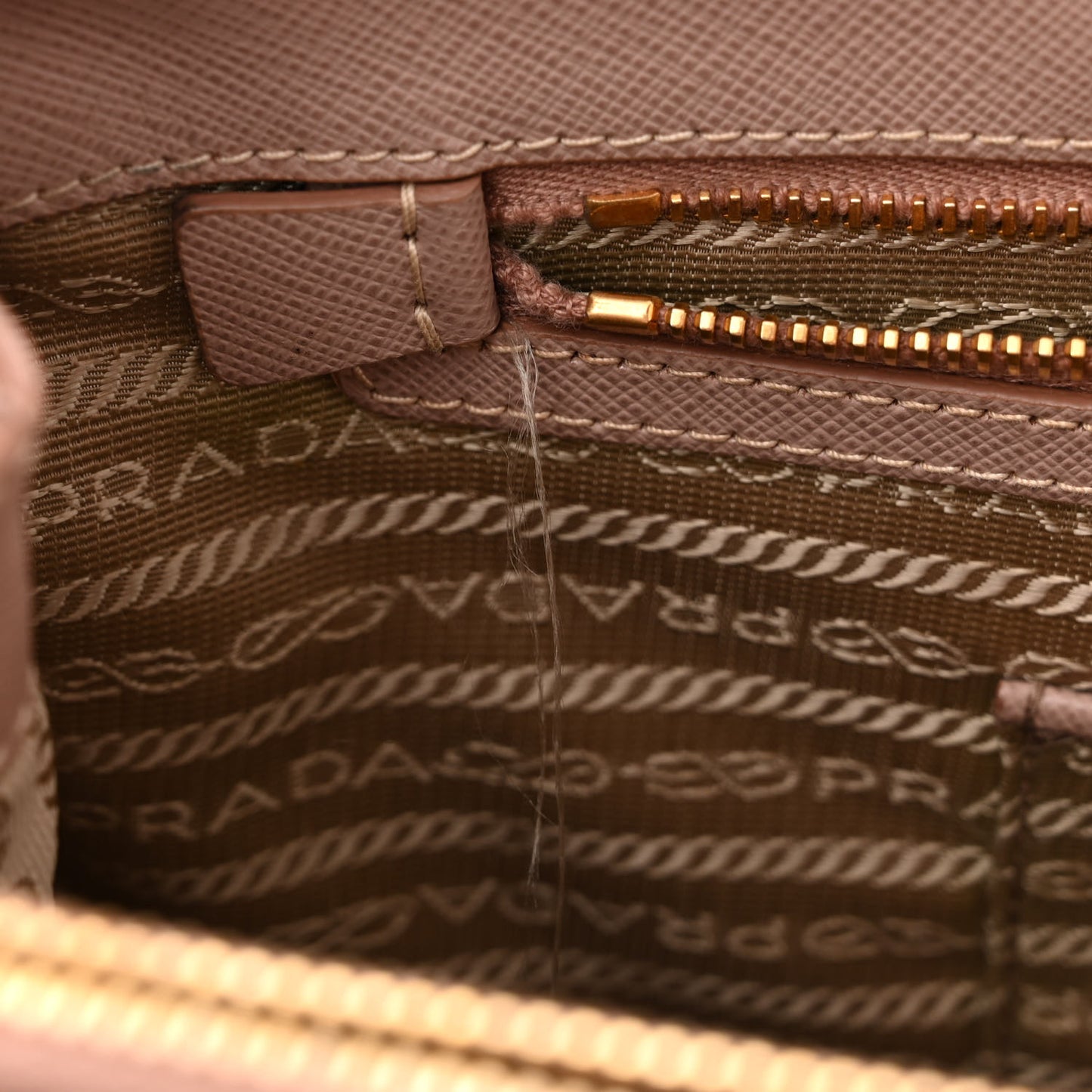 Saffiano Medium Galleria Double Zip Tote Cammeo