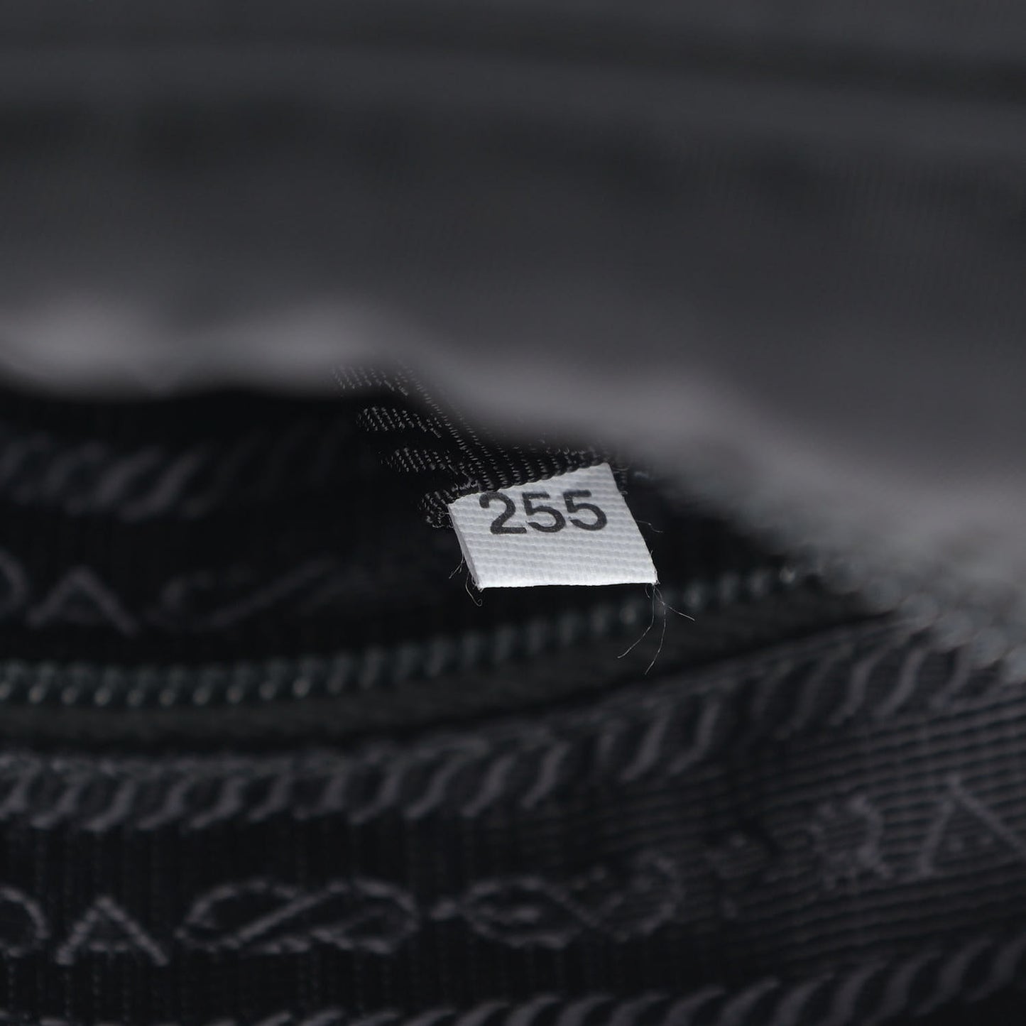 Nylon Tessuto Messenger Bag Black