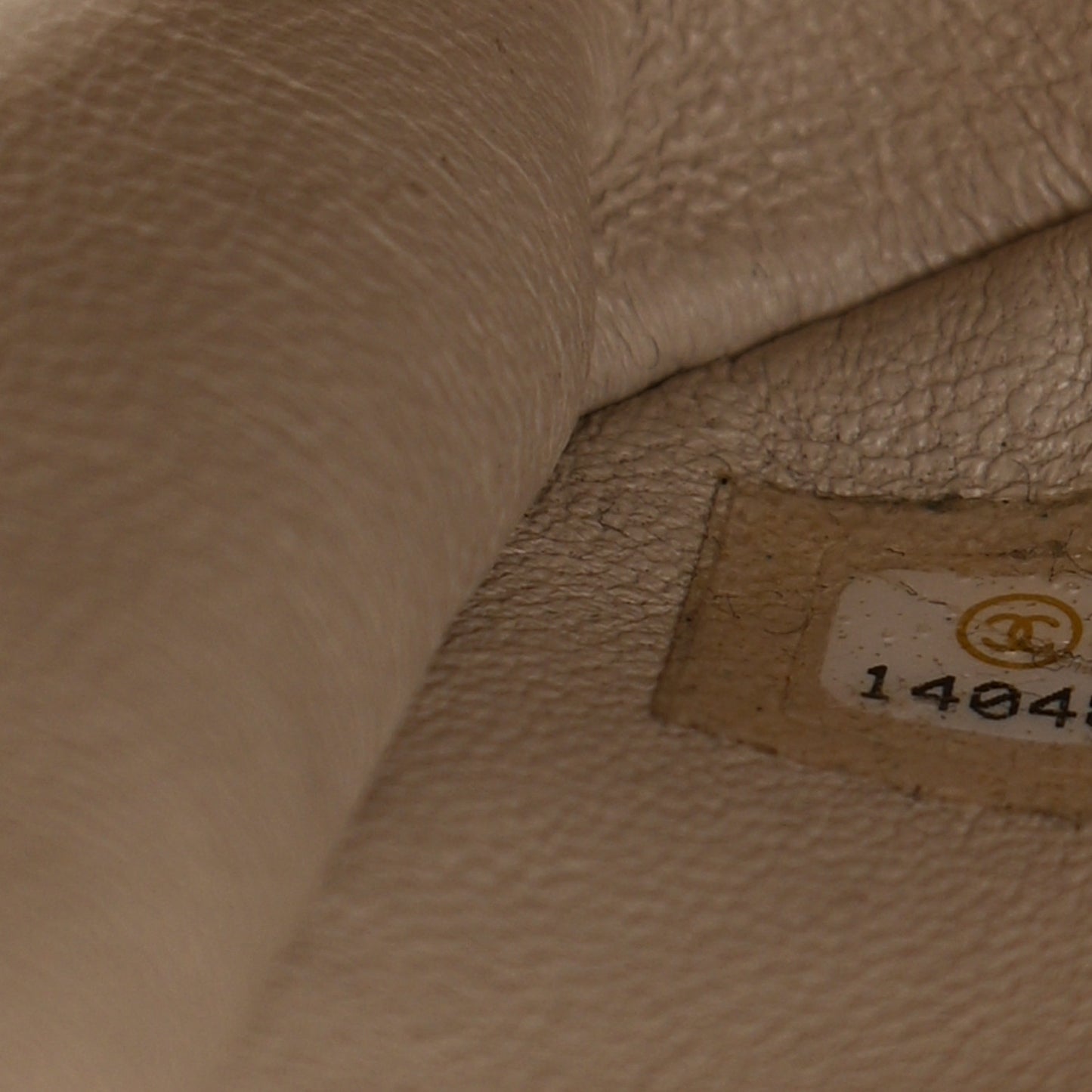 Caviar Quilted Jumbo Single Flap Ecru