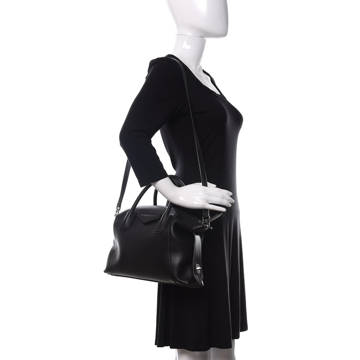 Smooth Calfskin Small Soft Antigona Black