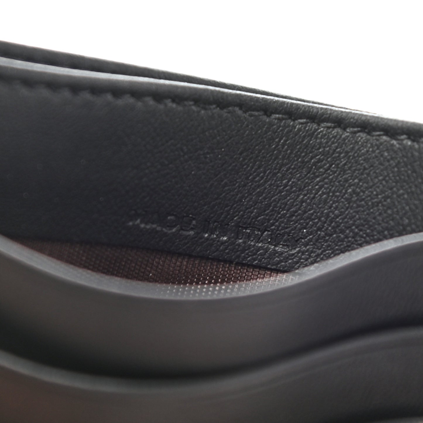 X SARAH COLEMAN Vitello Grace Light Micro FF Vertigo Embossed Card Holder Maya Black