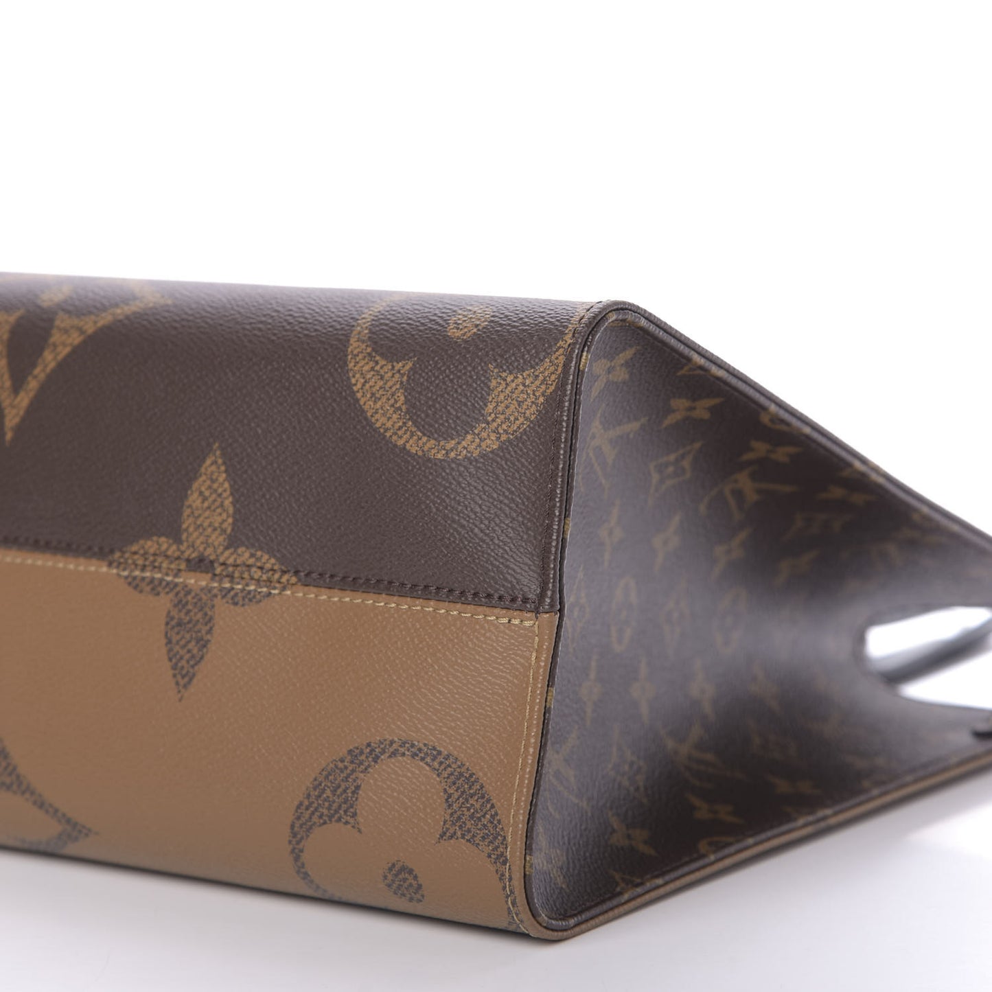 Reverse Monogram Giant Onthego MM