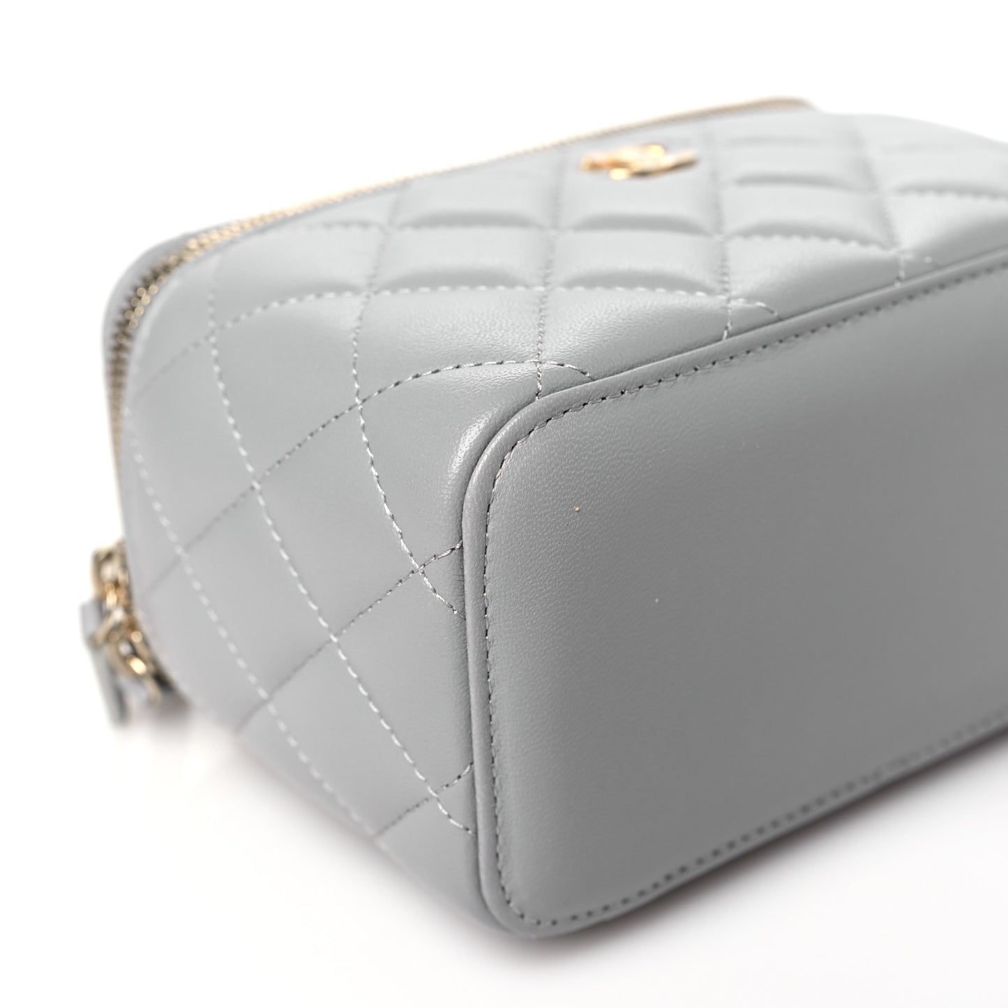 Lambskin Quilted Small Pearl Crush Vanity Case With Chain Grey