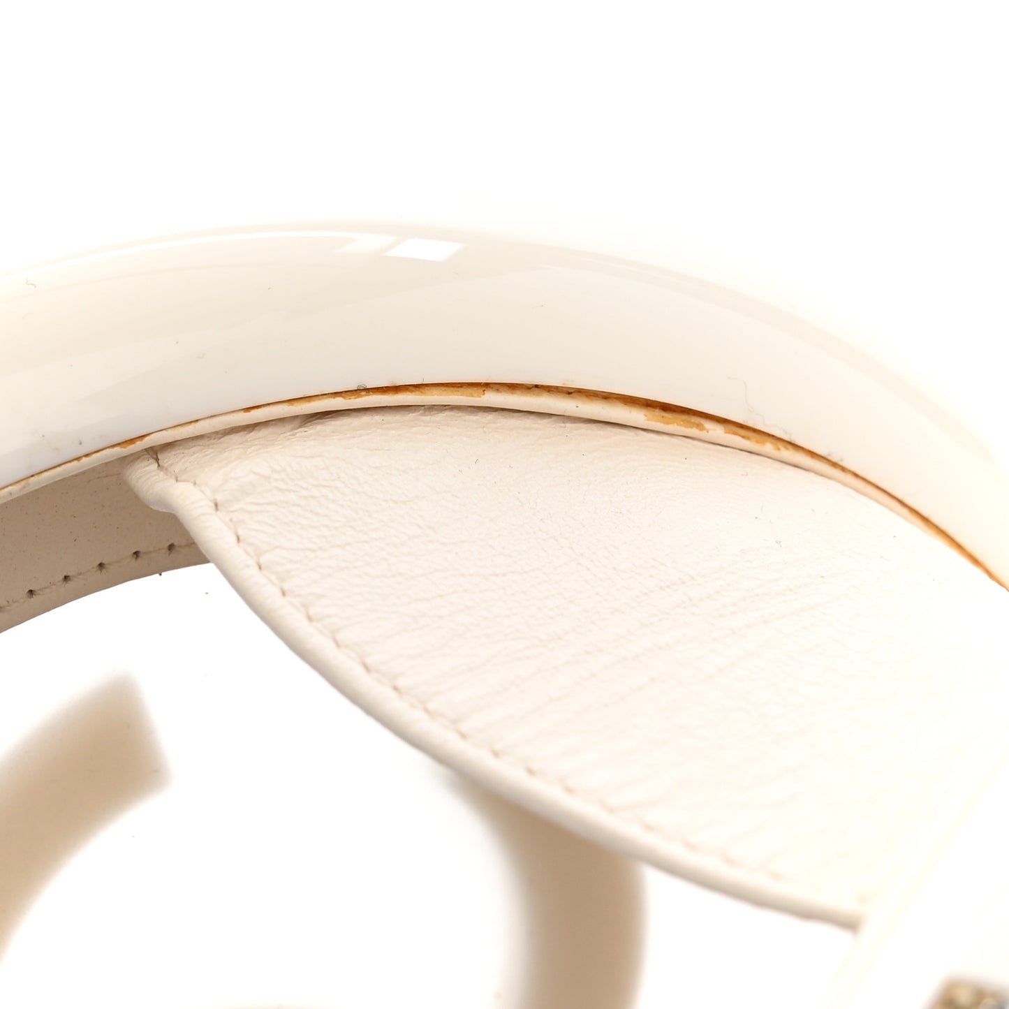Resin Crystal Rescue Wheel Minaudière White