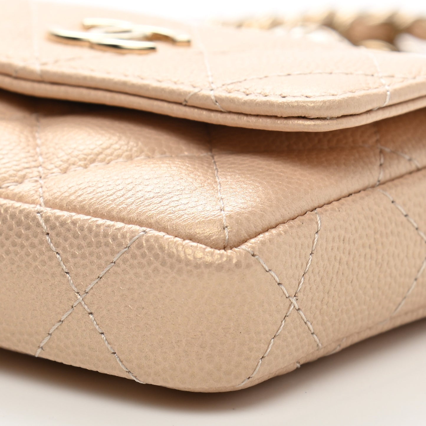 Iridescent Caviar Quilted Pearl Card Holder On Chain Beige