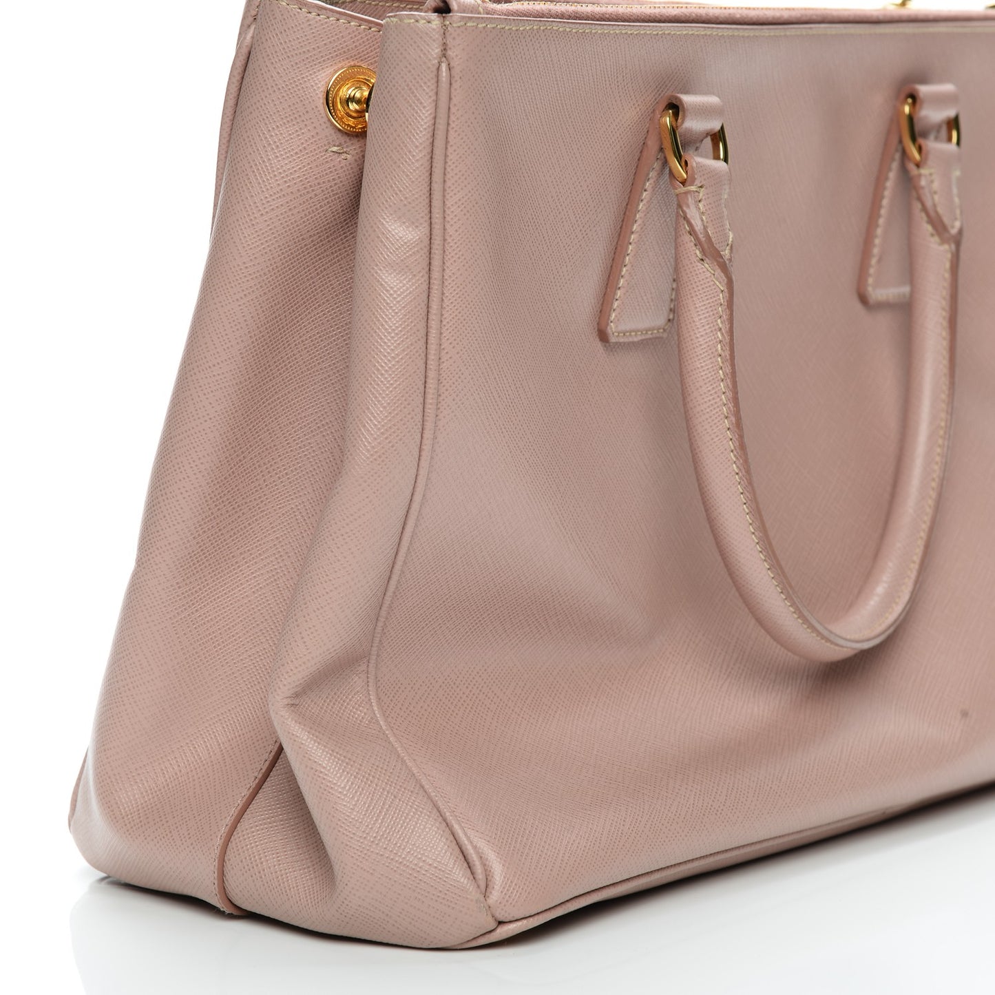 Saffiano Medium Galleria Double Zip Tote Cammeo