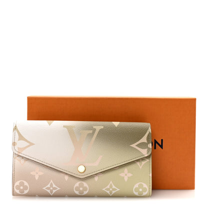 Louis Vuitton Monogram Giant Spring In The City Sarah Wallet NM Sunset Kaki 7 of 7