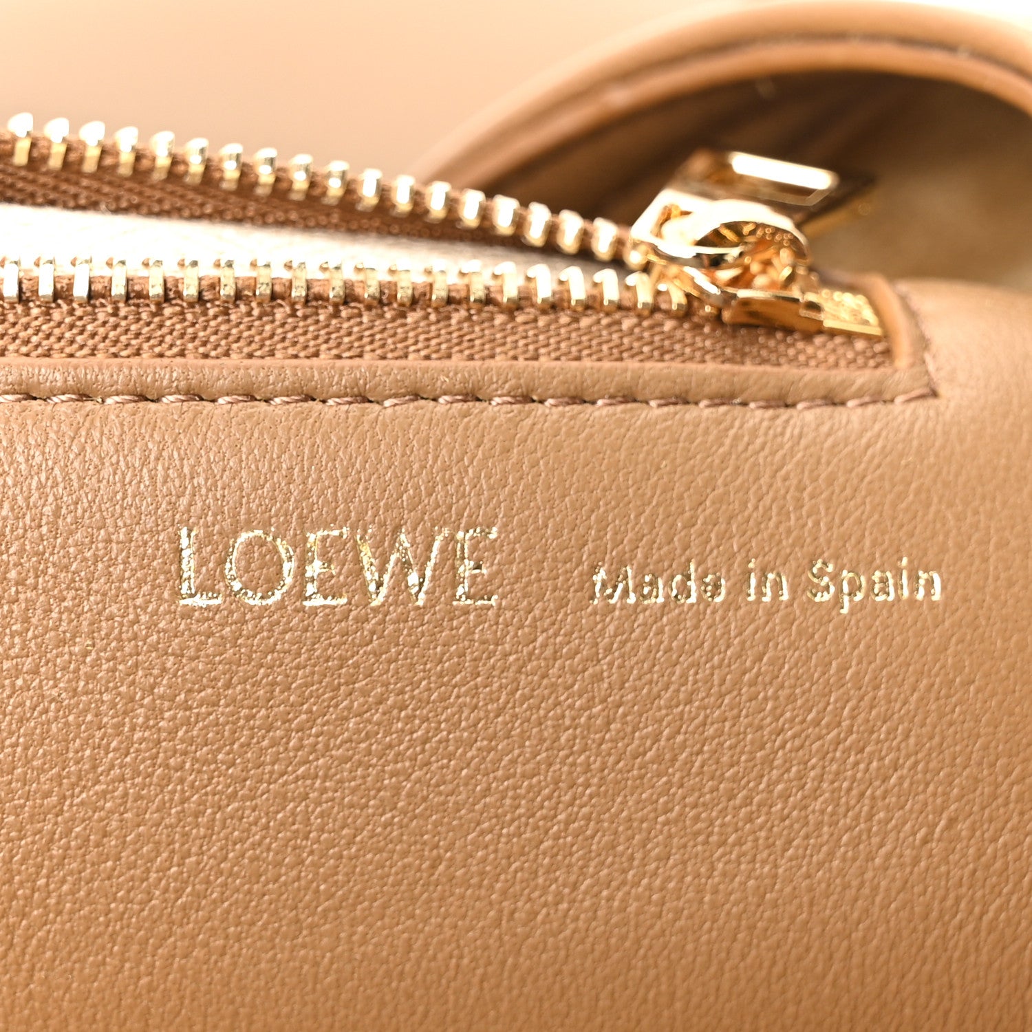 Loewe Mellow Nappa Medium Squeeze Bag Oak 6 of 9