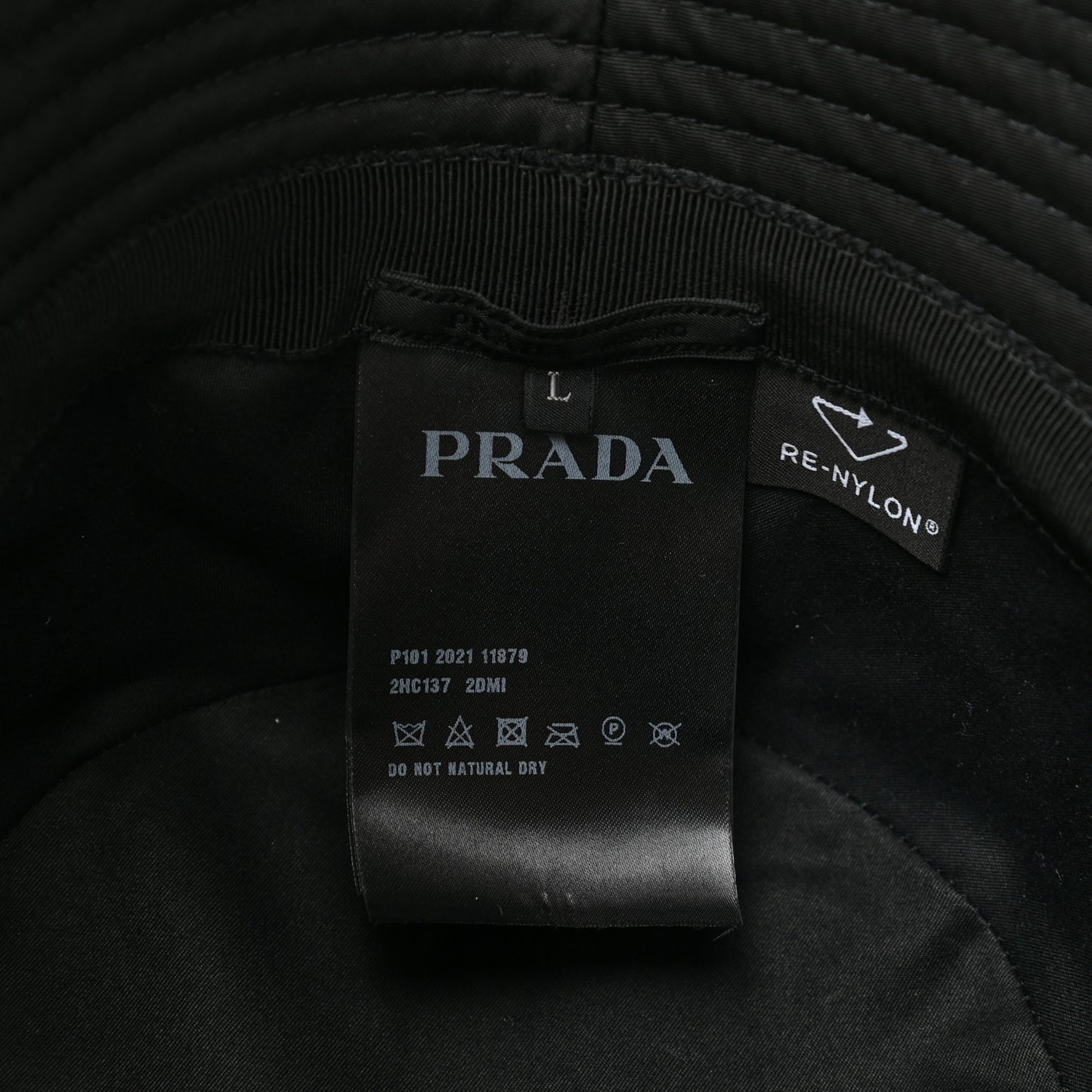 Re-Nylon Metal Triangle Logo Mens Bucket Hat L Black
