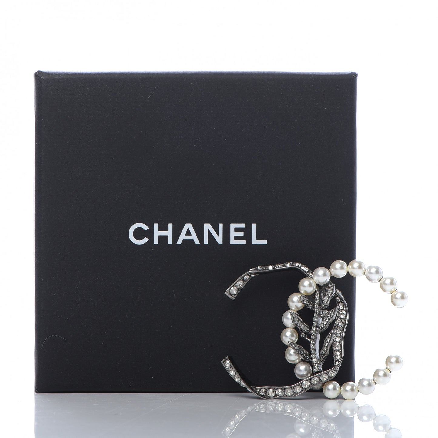 Crystal Pearl CC Single Clip On Earring Silver