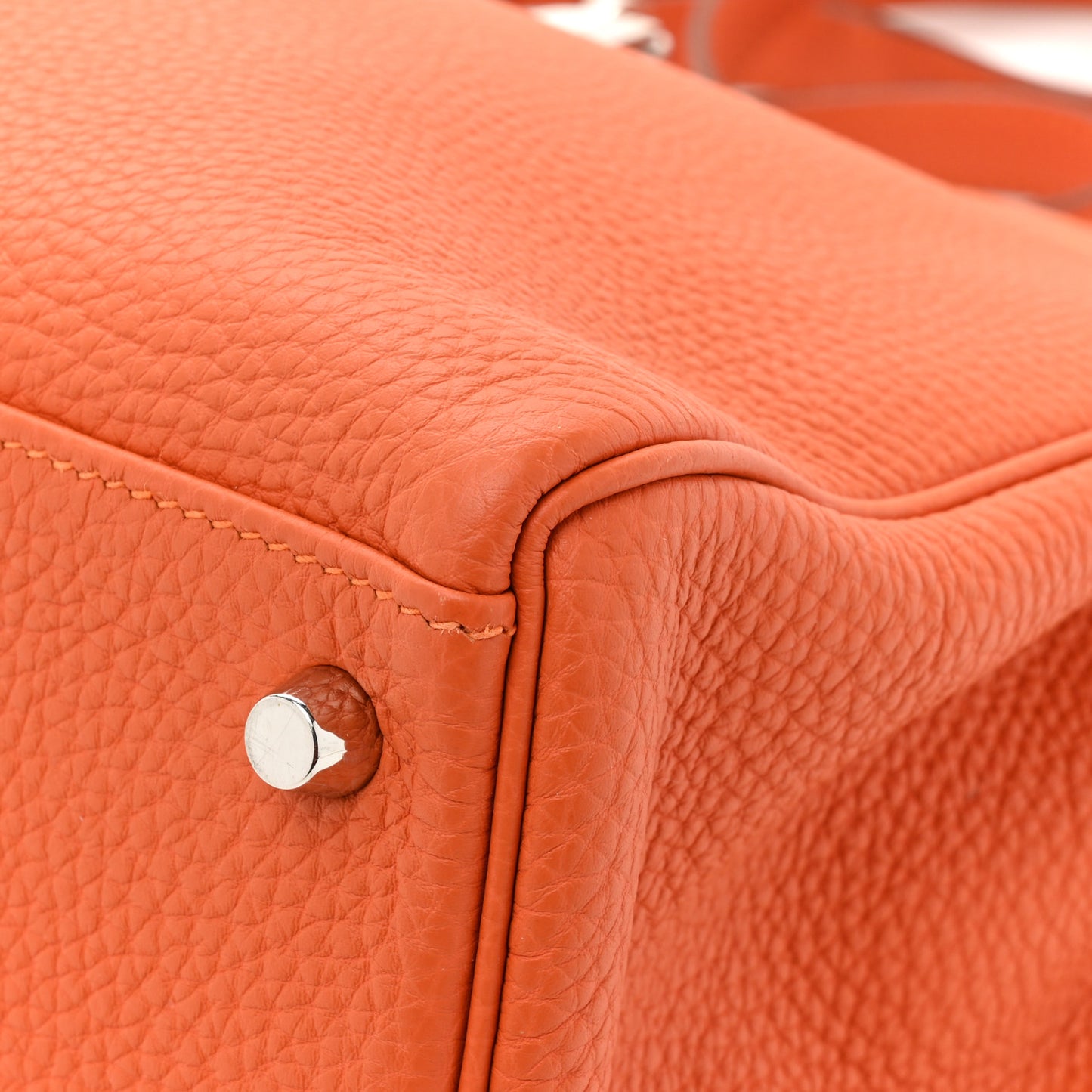 Togo Kelly Retourne 35 Orange