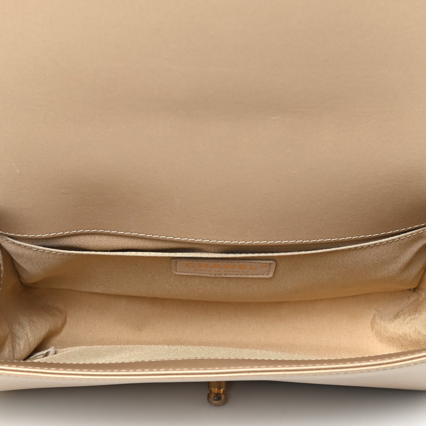 Metallic Lambskin Medium Scaled Boy Flap Gold