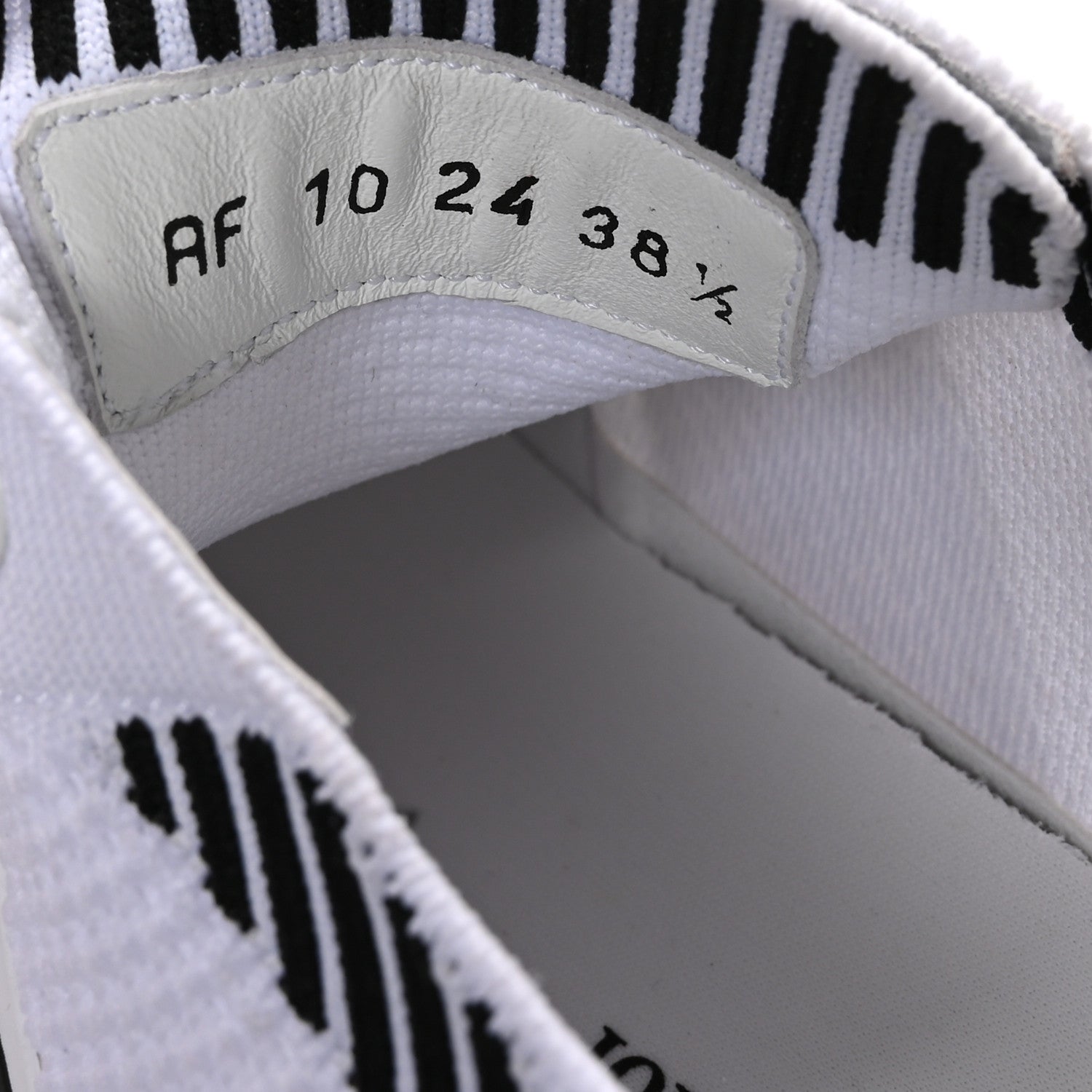 Christian Dior Calfskin Knit Dior Star Low Top Sneakers 38.5 White Black  1792613 – FASHIONPHILE