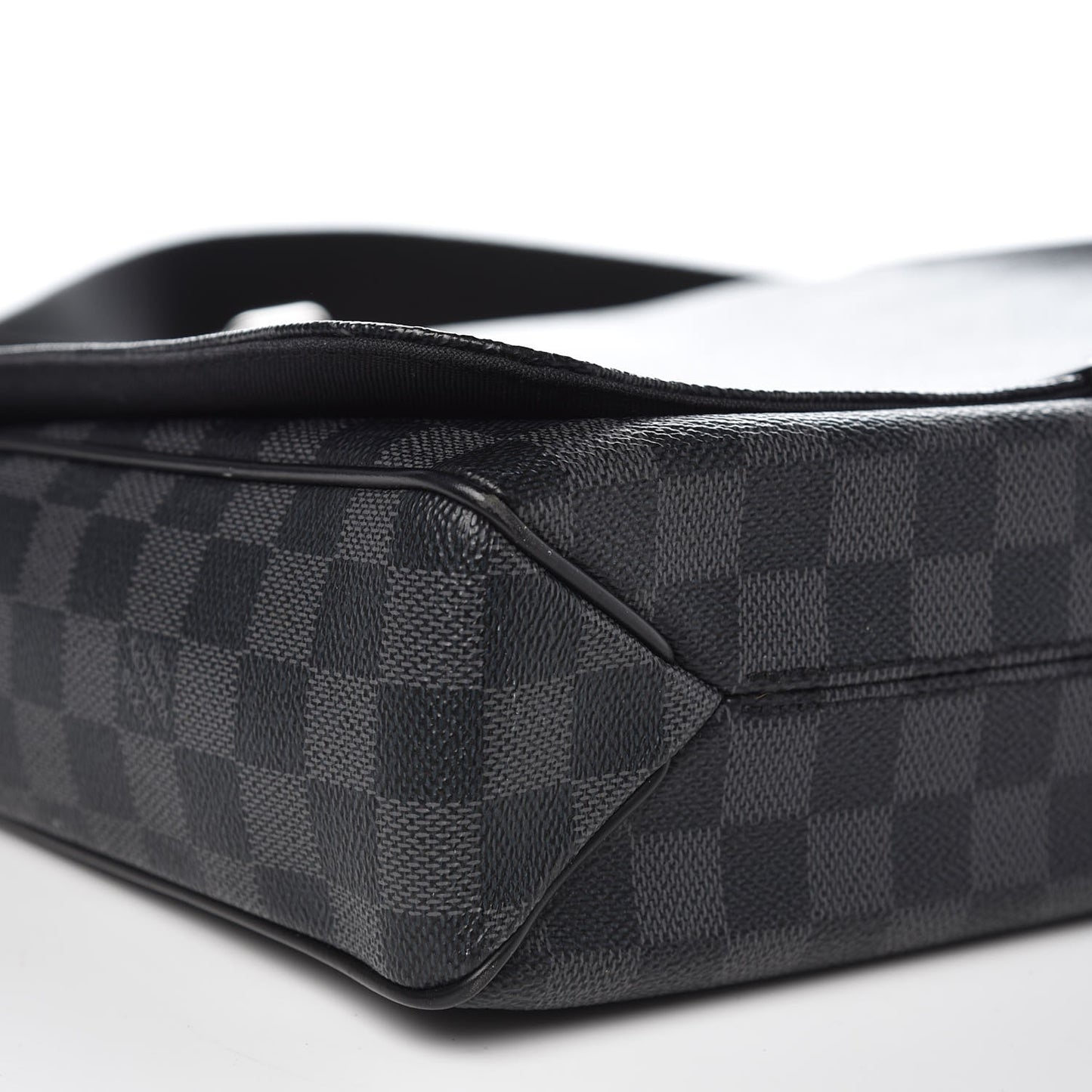 Damier Graphite District MM