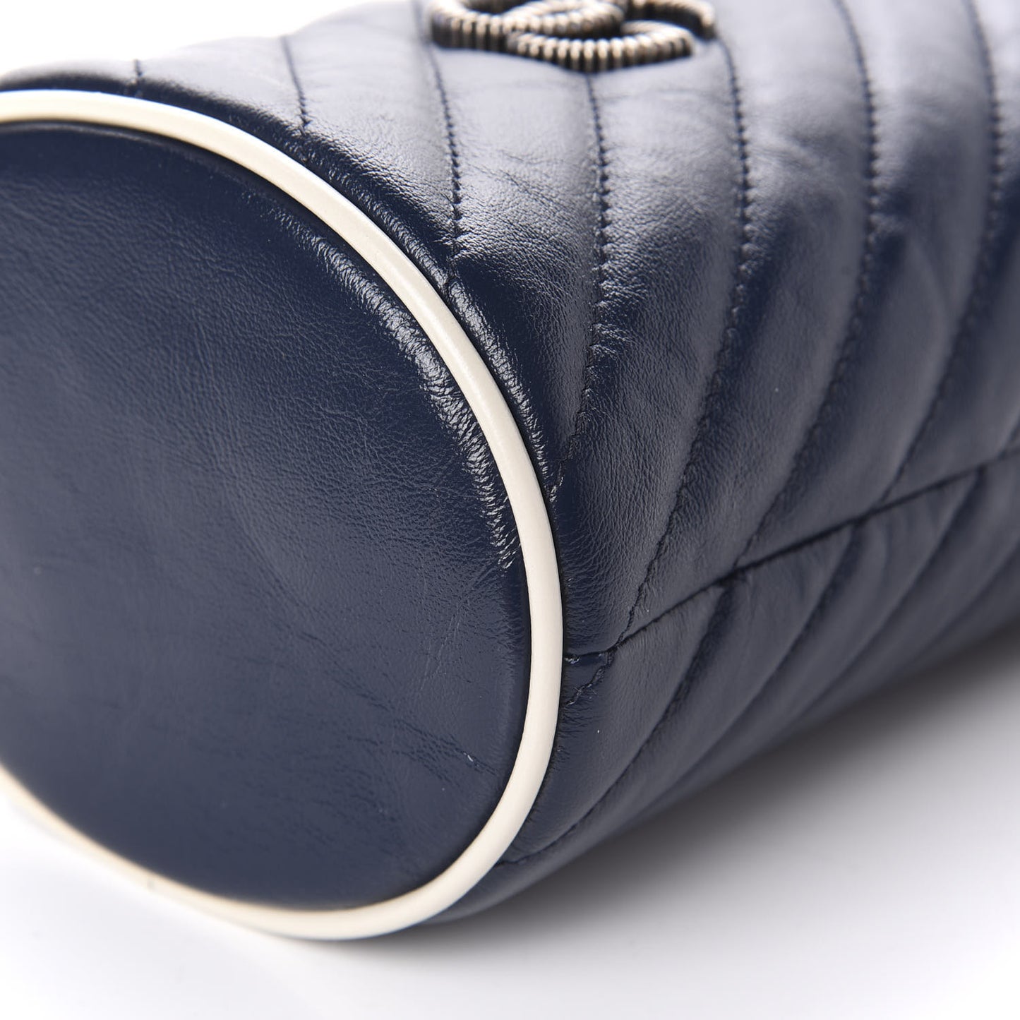 Vintage Effect Calfskin Matelasse Diagonal Mini Torchon GG Marmont 2.0 Bucket Bag Blue Agata Mystic White