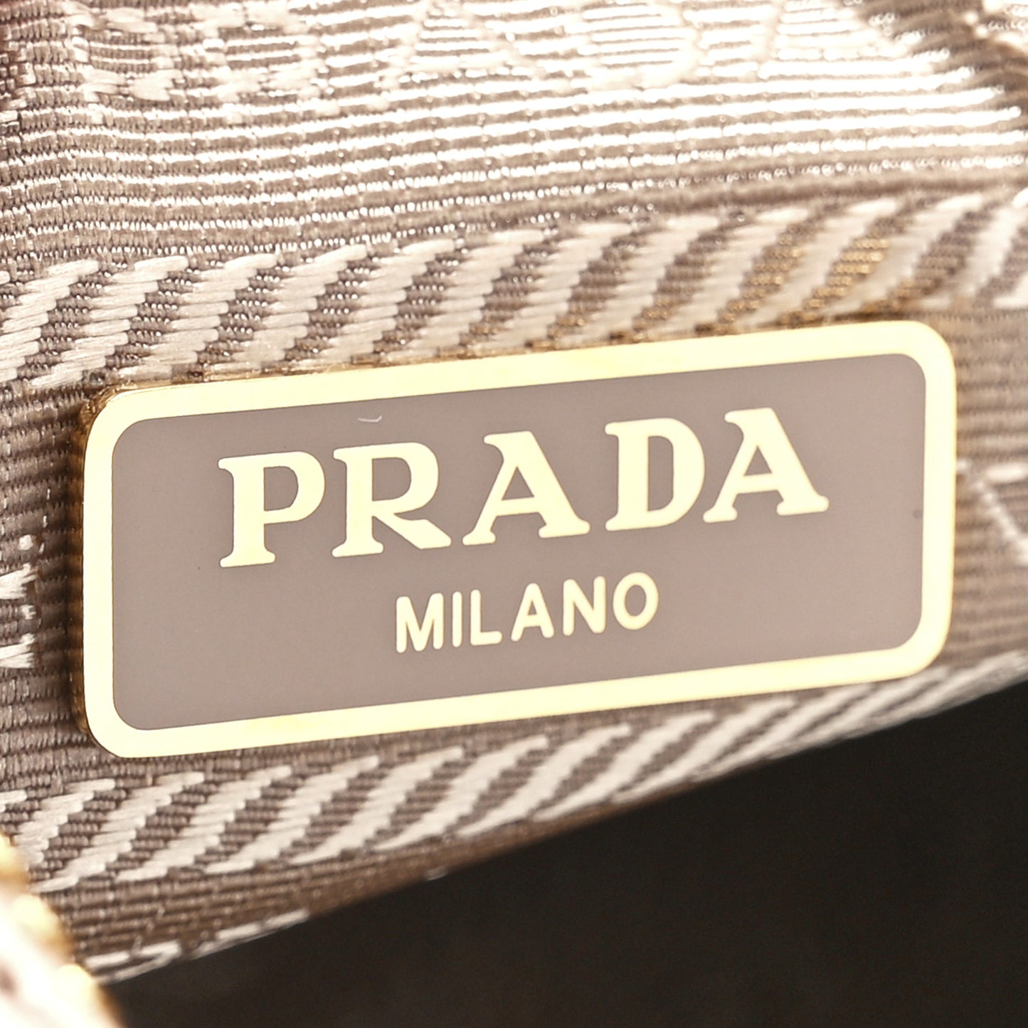 Saffiano Lux Re-Edition 2005 Shoulder Bag Cammeo
