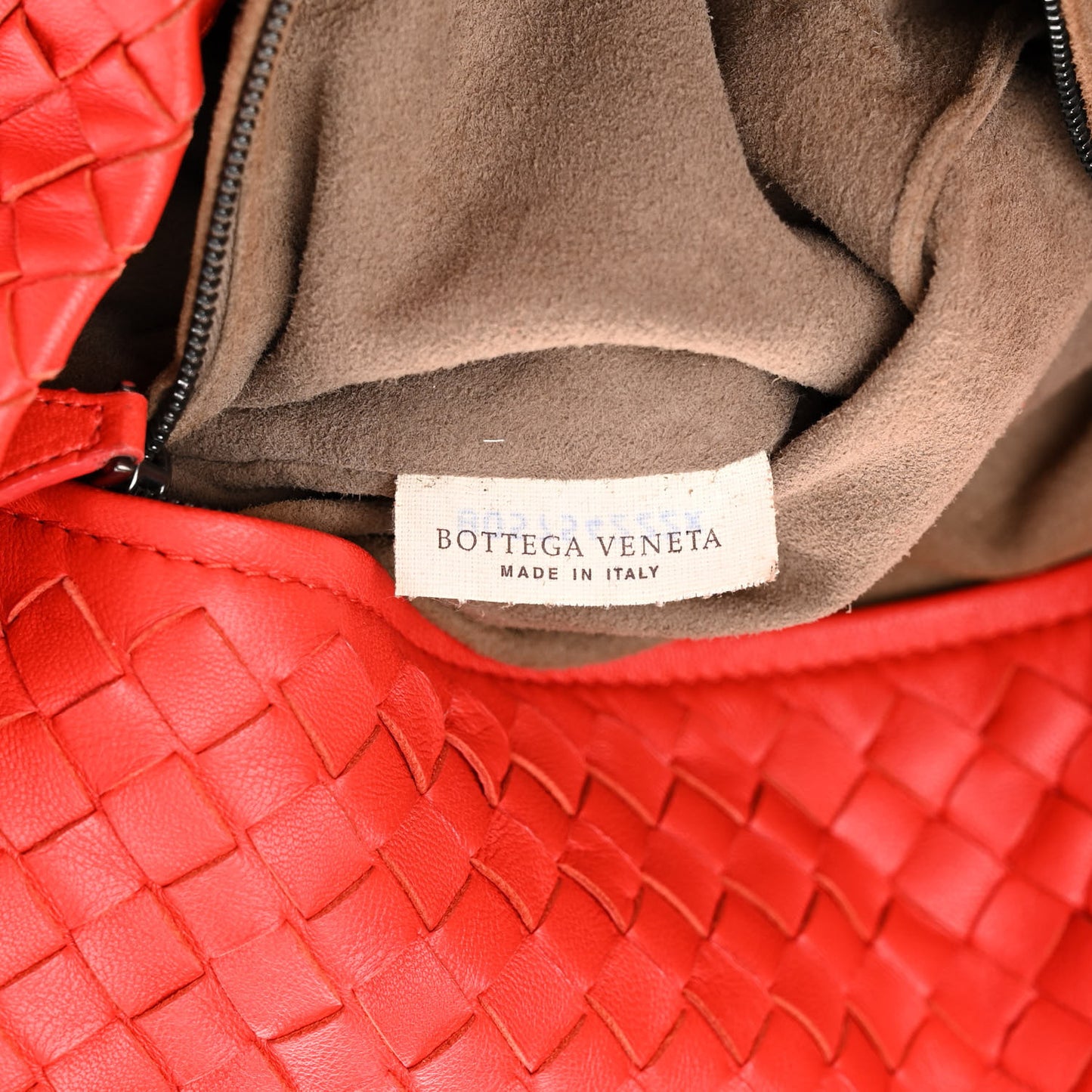 Nappa Intrecciato Medium Seamless Tote Vesuvio