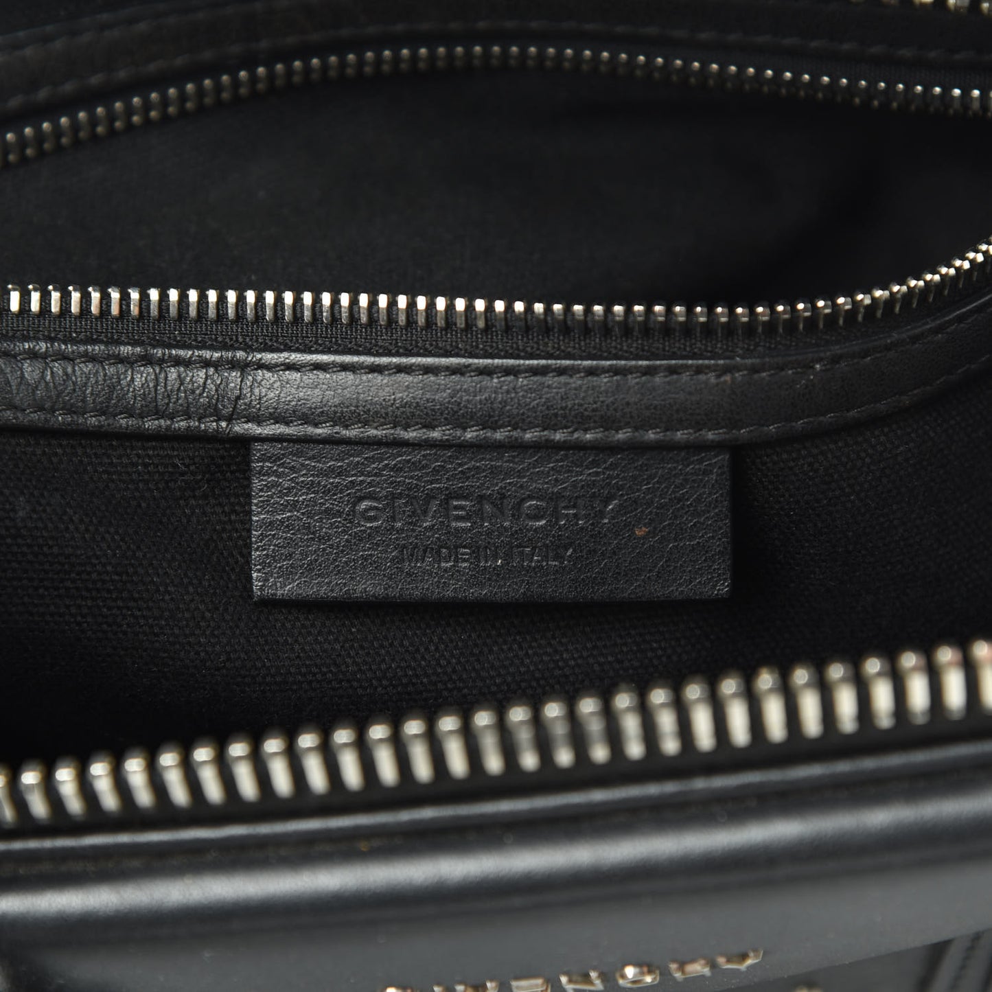 Calfskin Medium Studded Antigona Black