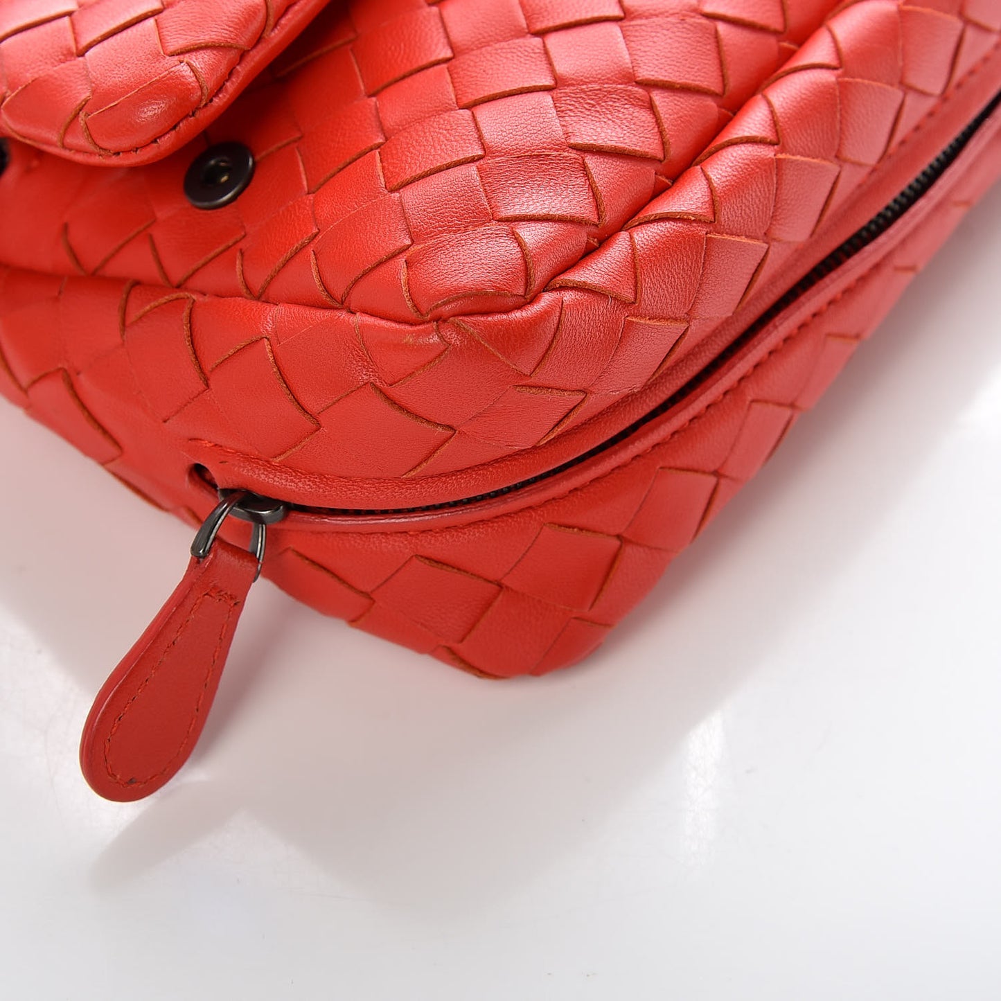 Nappa Intrecciato Mini Chain Messenger Red