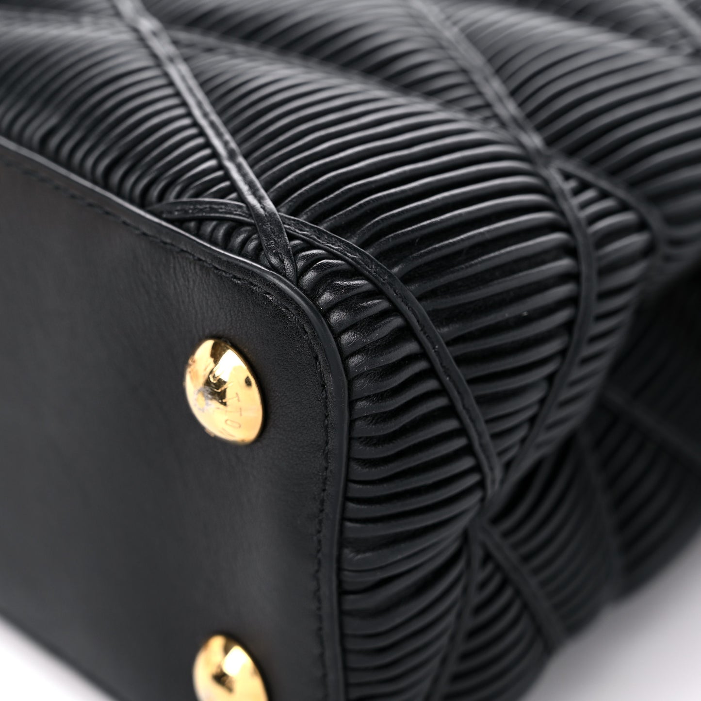 Calfskin Pleated Capucines BB Black