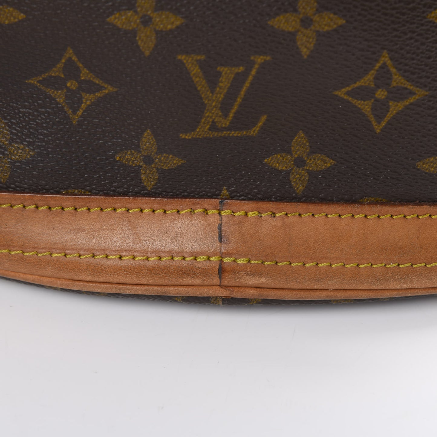 Monogram Petit Bucket 23