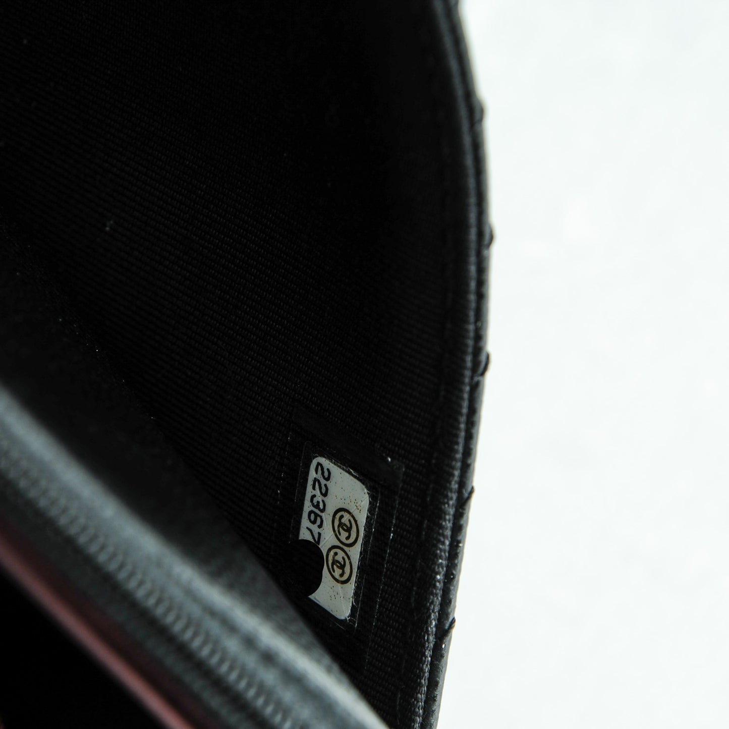 Caviar Chevron Quilted Wallet On Chain WOC Black