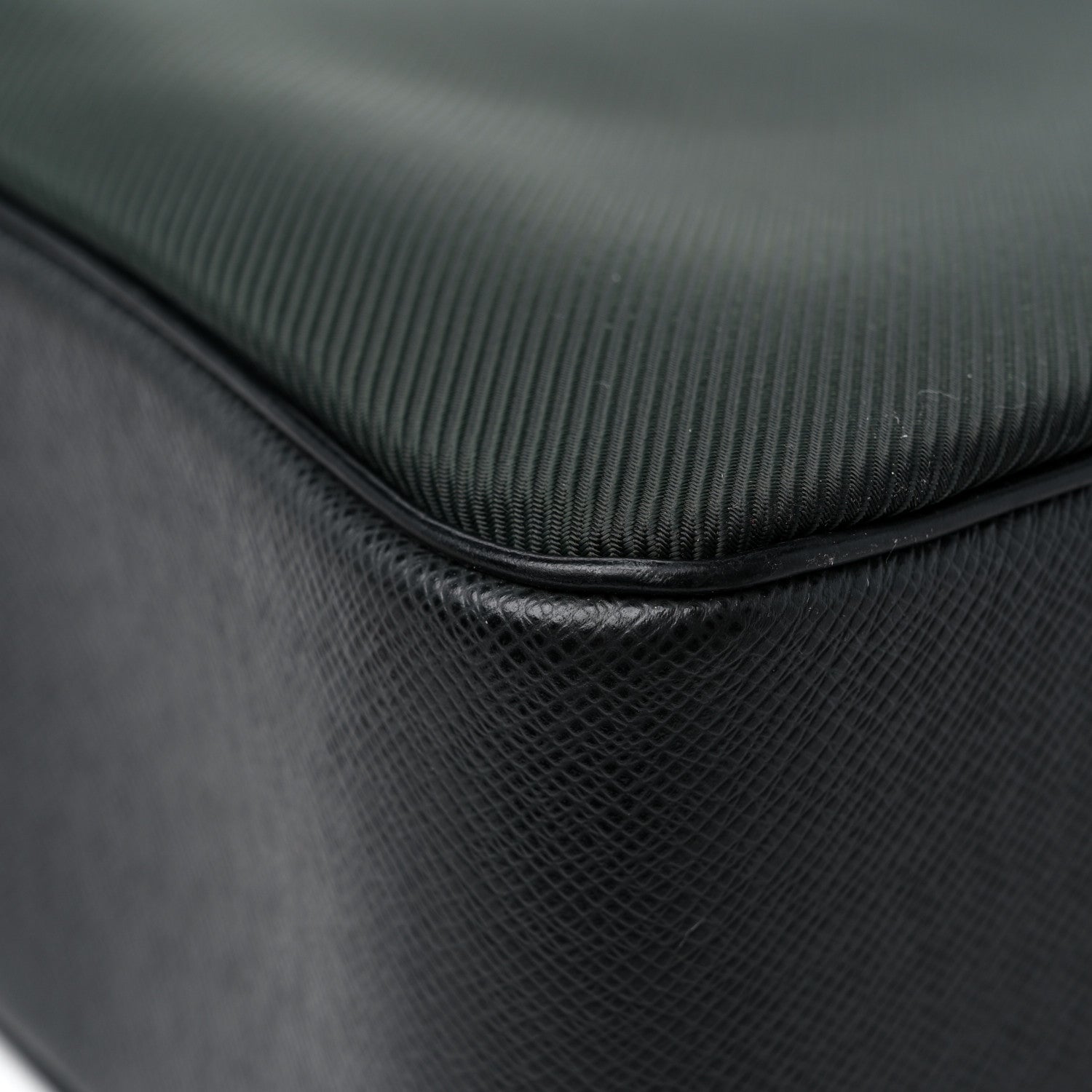 Louis Vuitton Taiga Taimyr Messenger Bag Grizzli 9 of 15