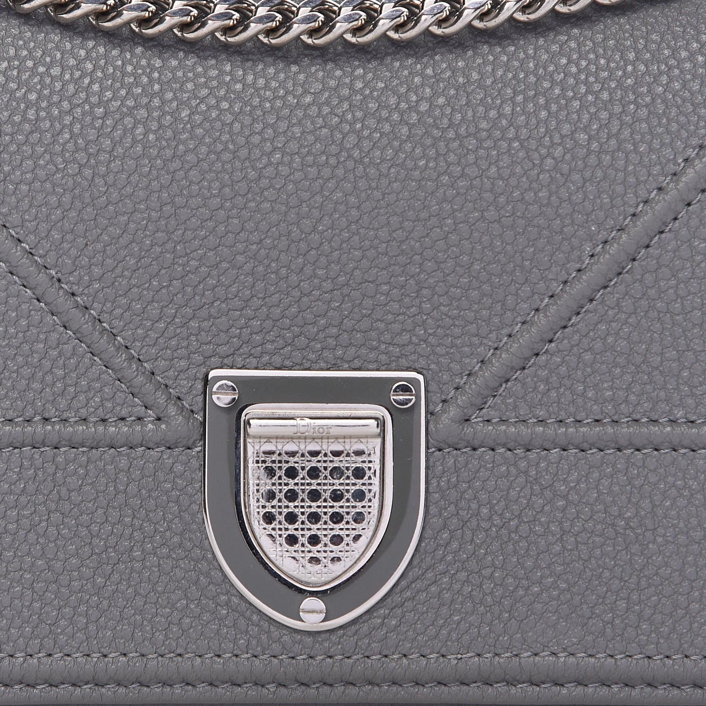 Grained Calfskin Diorama Croisiere Chain Wallet Gris