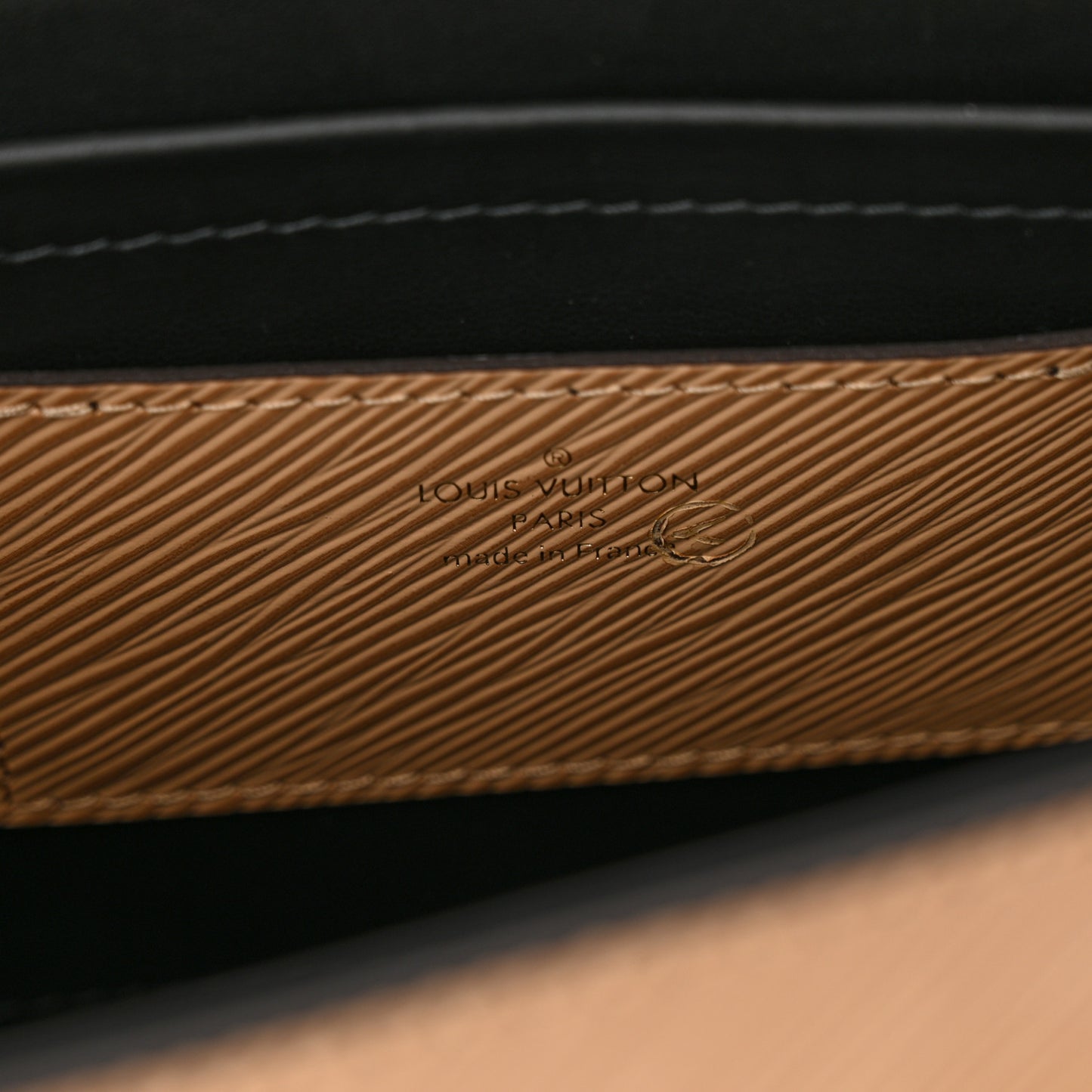 Epi Twist Shoulder Bag MM Camel