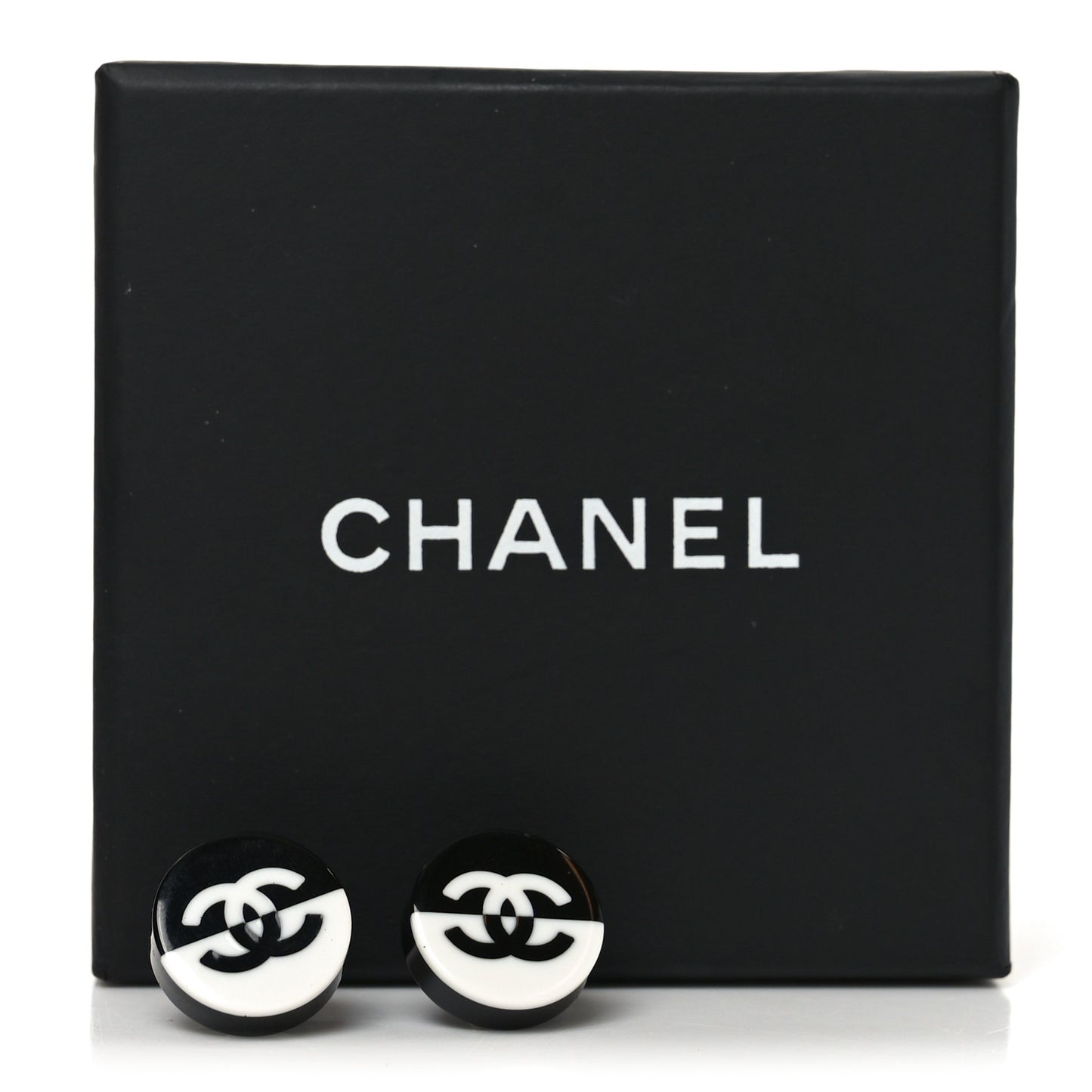 Resin CC Round Earrings White Black