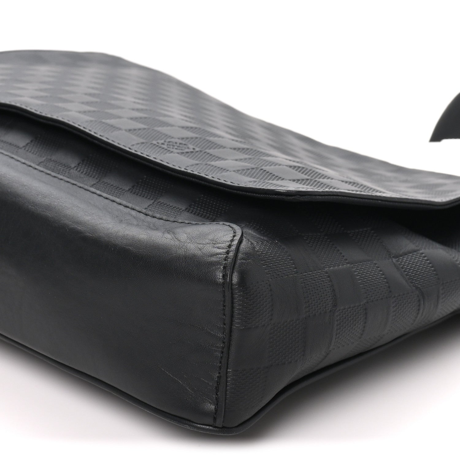 Louis Vuitton Damier Infini District MM Onyx 9 of 9