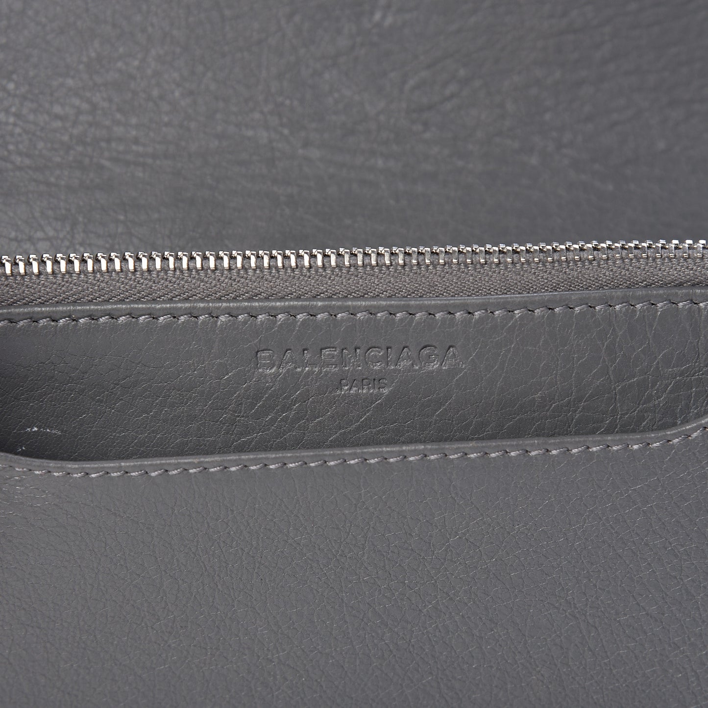 Agneau Silver Metallic Edge Hardware Wallet On Chain Grey