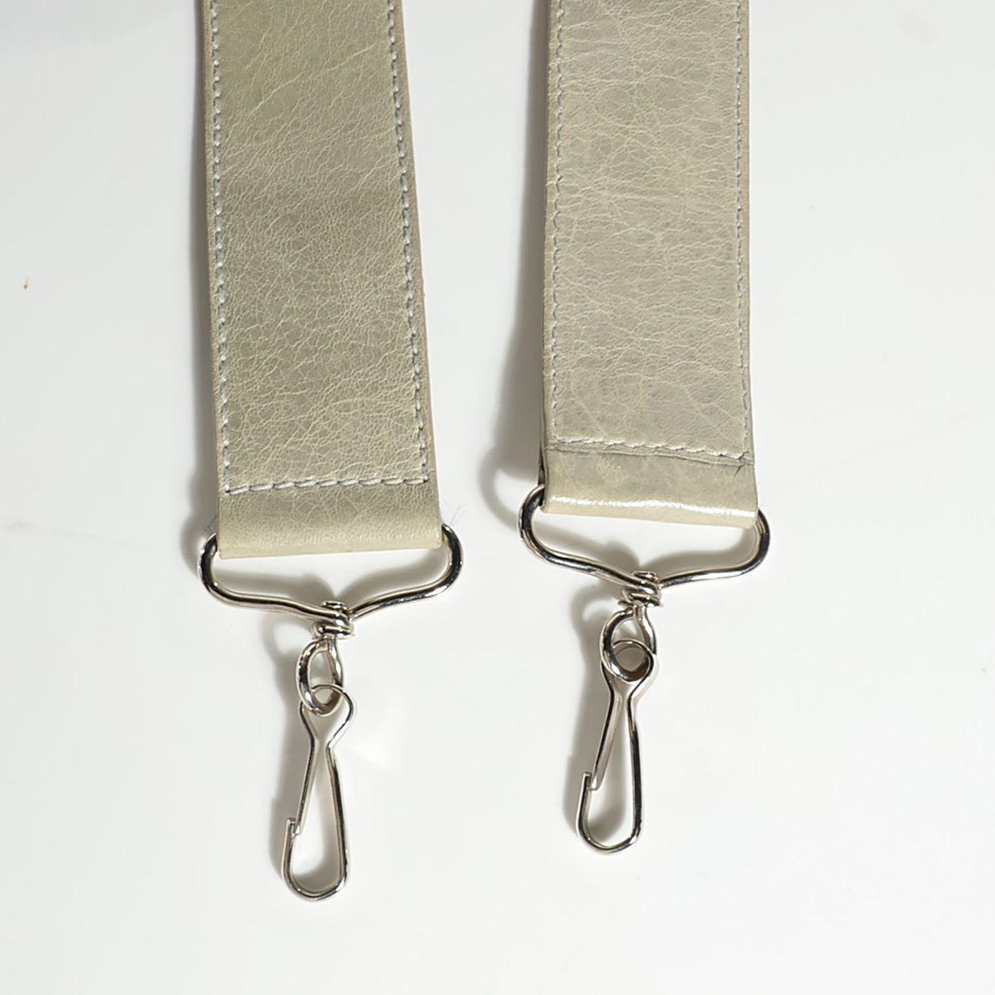 Agneau Giant 21 Silver Hardware Pompon Argent