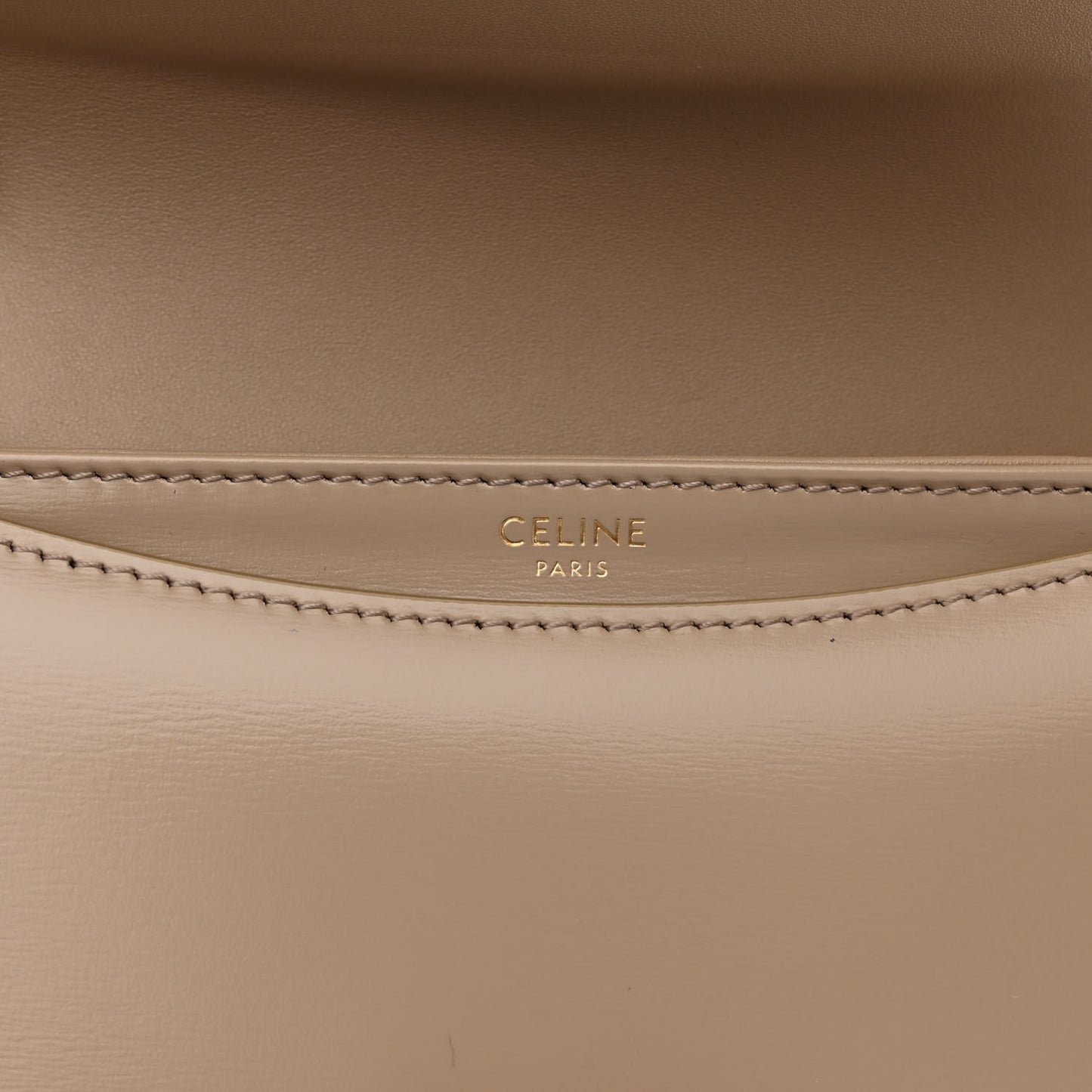 Shiny Calfskin Triomphe Besace Clea Pebble